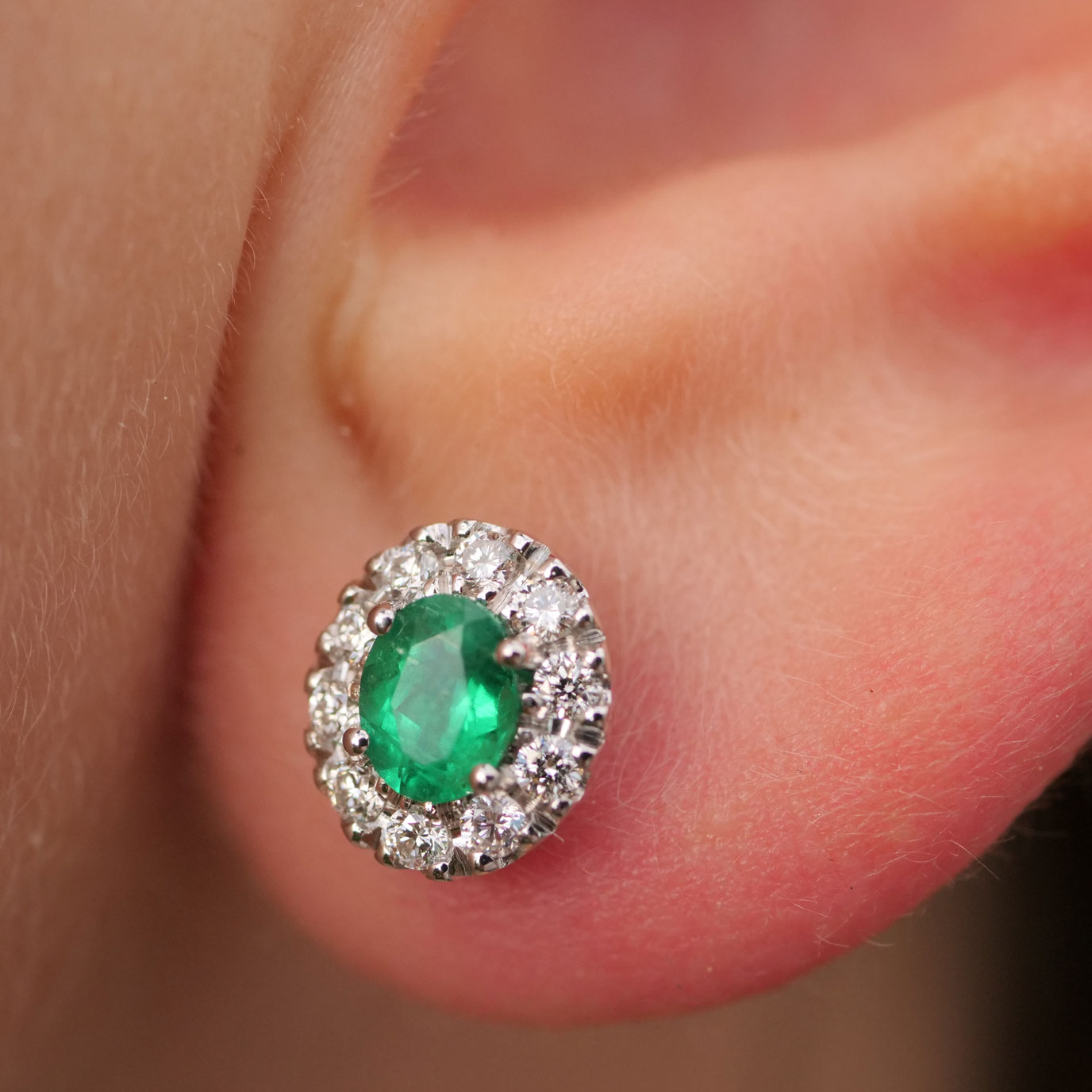 Panjshir Smaragd Brillant Halo Ohrstecker 750er Weissgold 0.47 ct 0.27 ct AAA+ schönste Smaragdfarbe forever