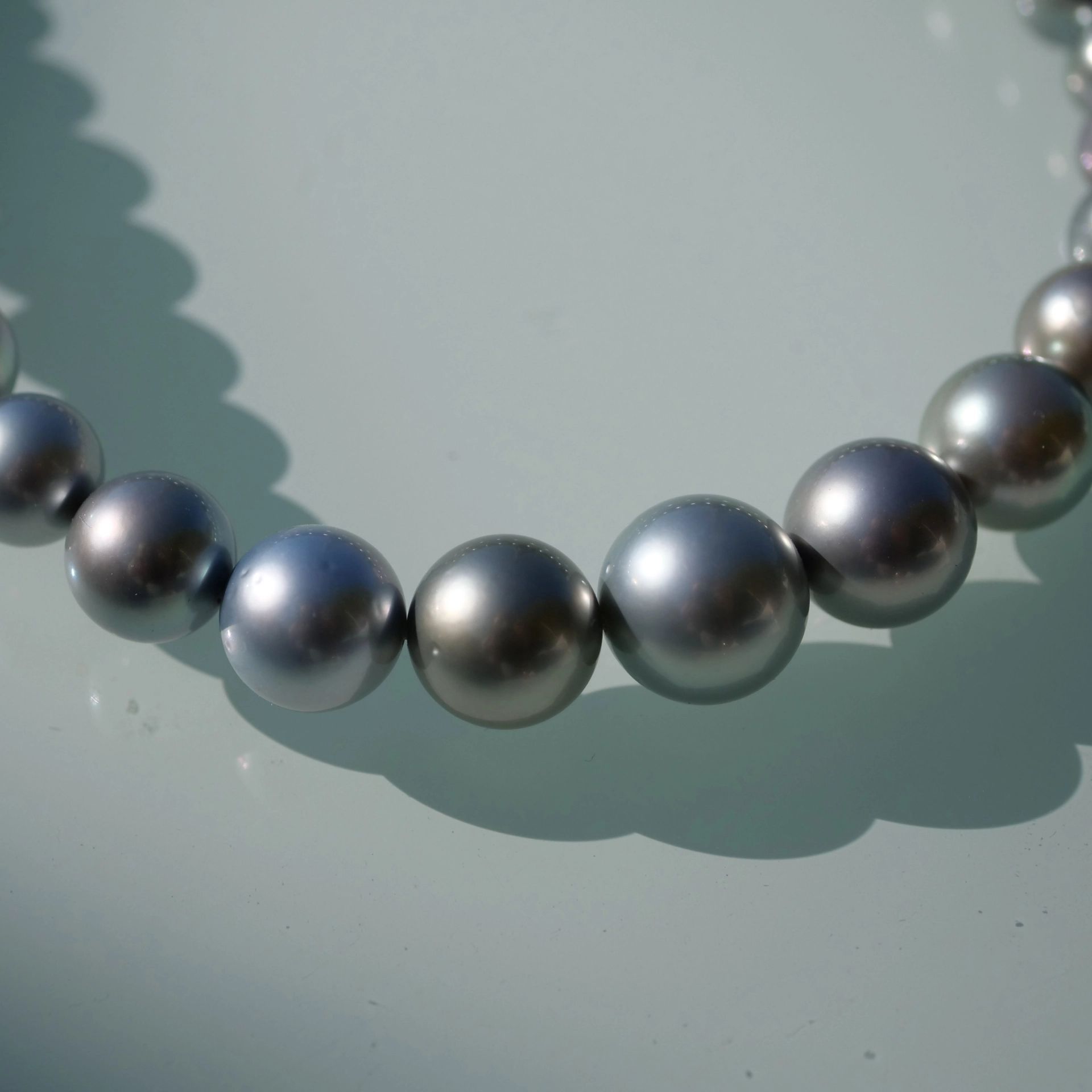 Tahiti Zuchtperl Collier grau-antrazit WAVE  8-13,4 mm AAA+-AAA 46 cm lang asymmetrisch