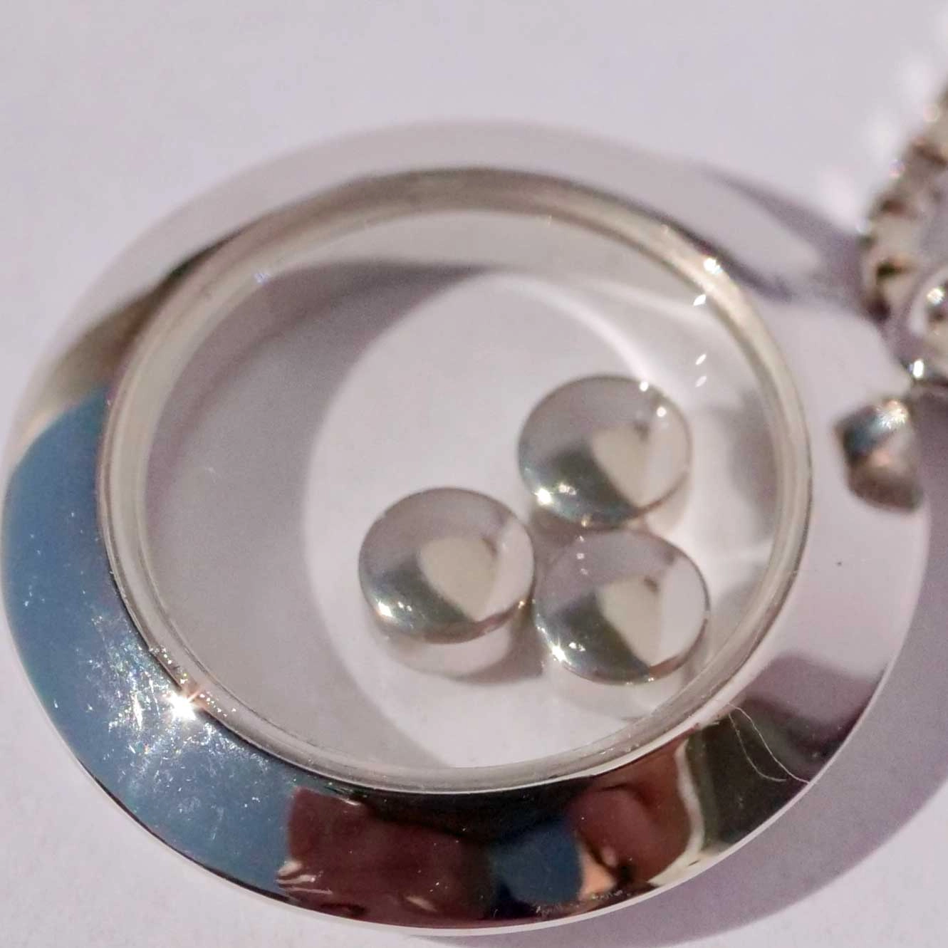 Anhänger mit beweglichen Brillanten in 750er Weissgold mit Kette in 333er Weissgold
