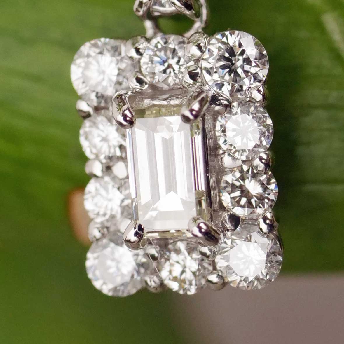 Edler Emeraldcut Solitär Anhänger mit Kette  0.12 ct 0.28 ct 900er 850er Platin....tolles Geschenk