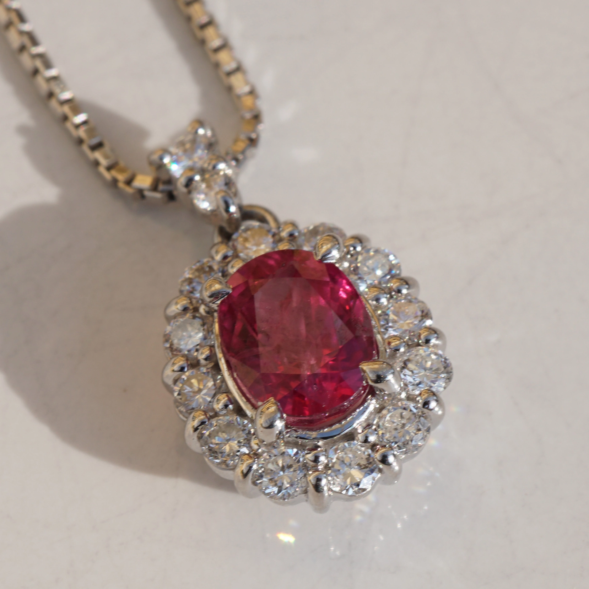 Rubin Brillant Anhänger mit Kette in 850er Platin 1.59 ct