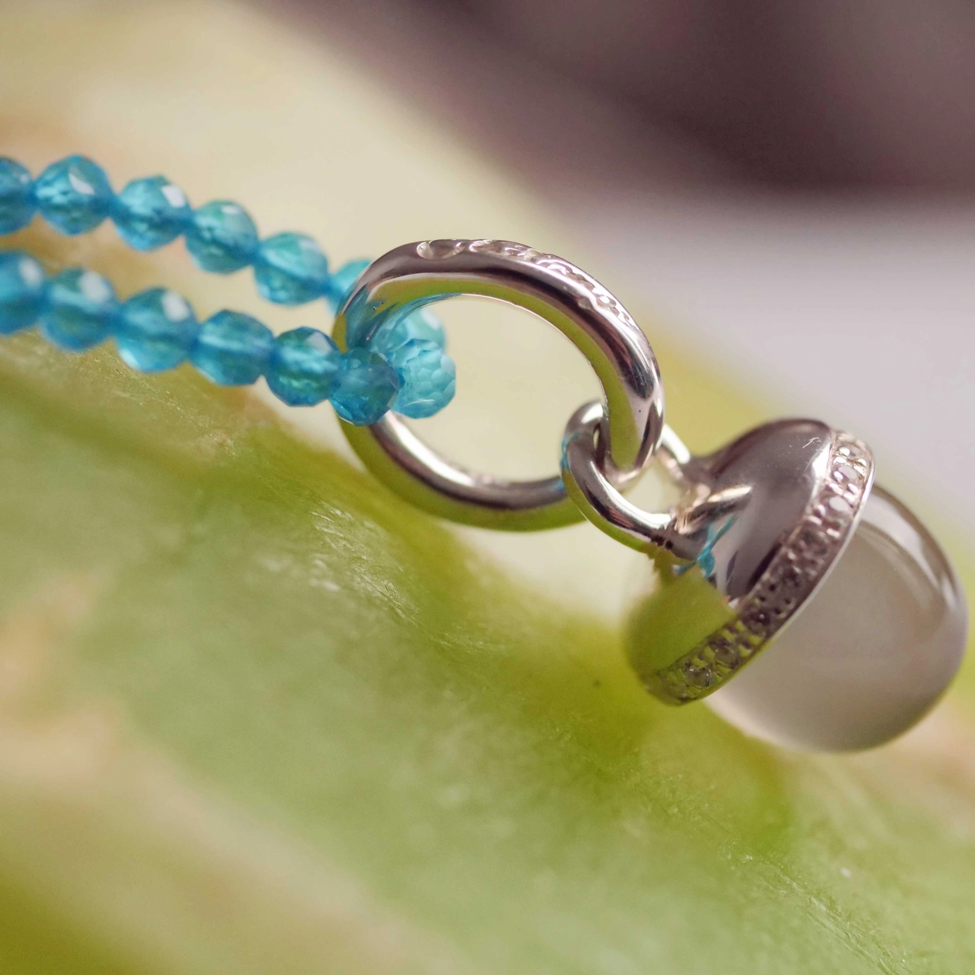 Original Chilango Anhänger Shrine in Drop Form Mondstein mit weissen Zirkon 925 Silber