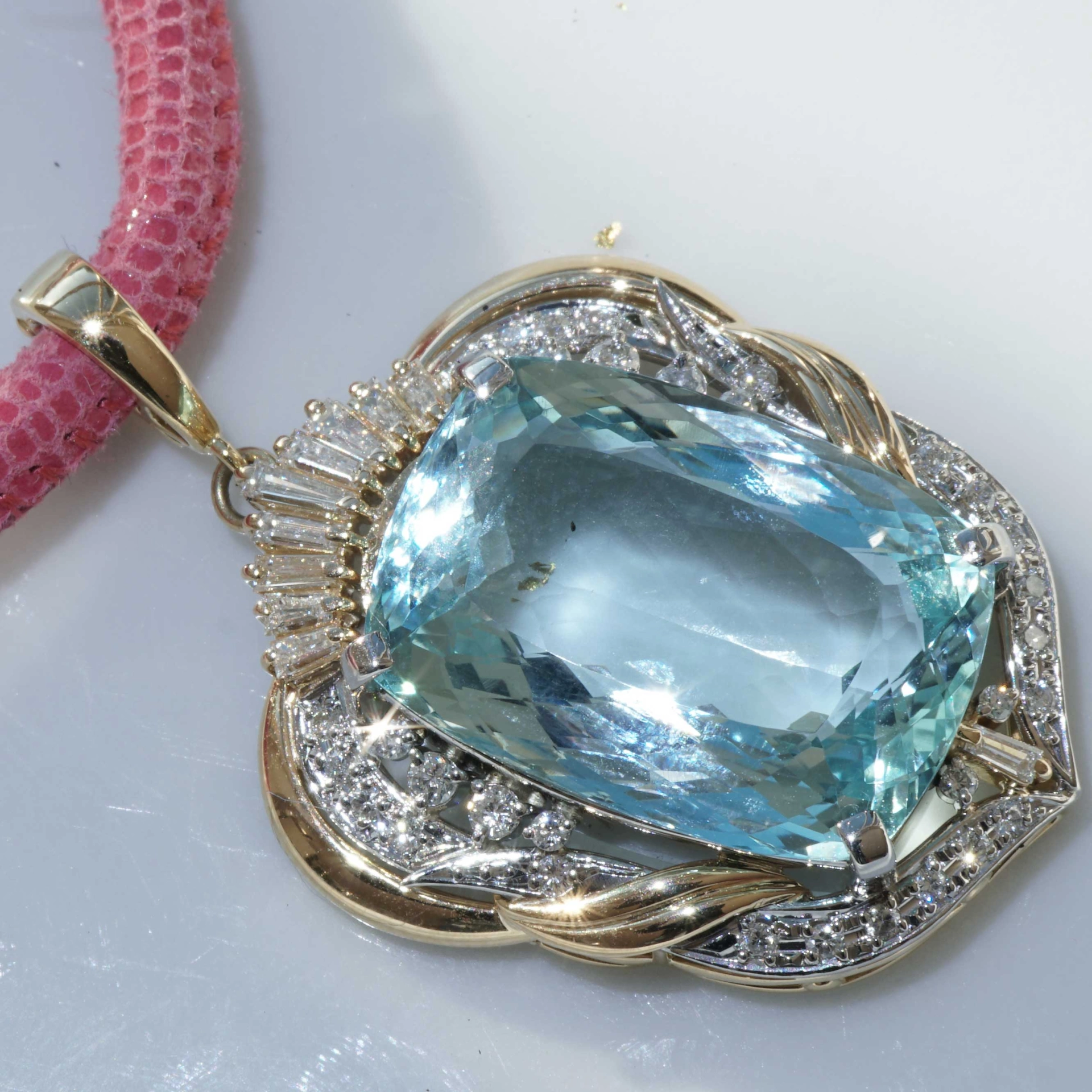Aquamarin Brillant Anhänger 750er Gelbgold 24.50 ct 0.83 ct...intensiv Hellblau Ausnahme Farbe