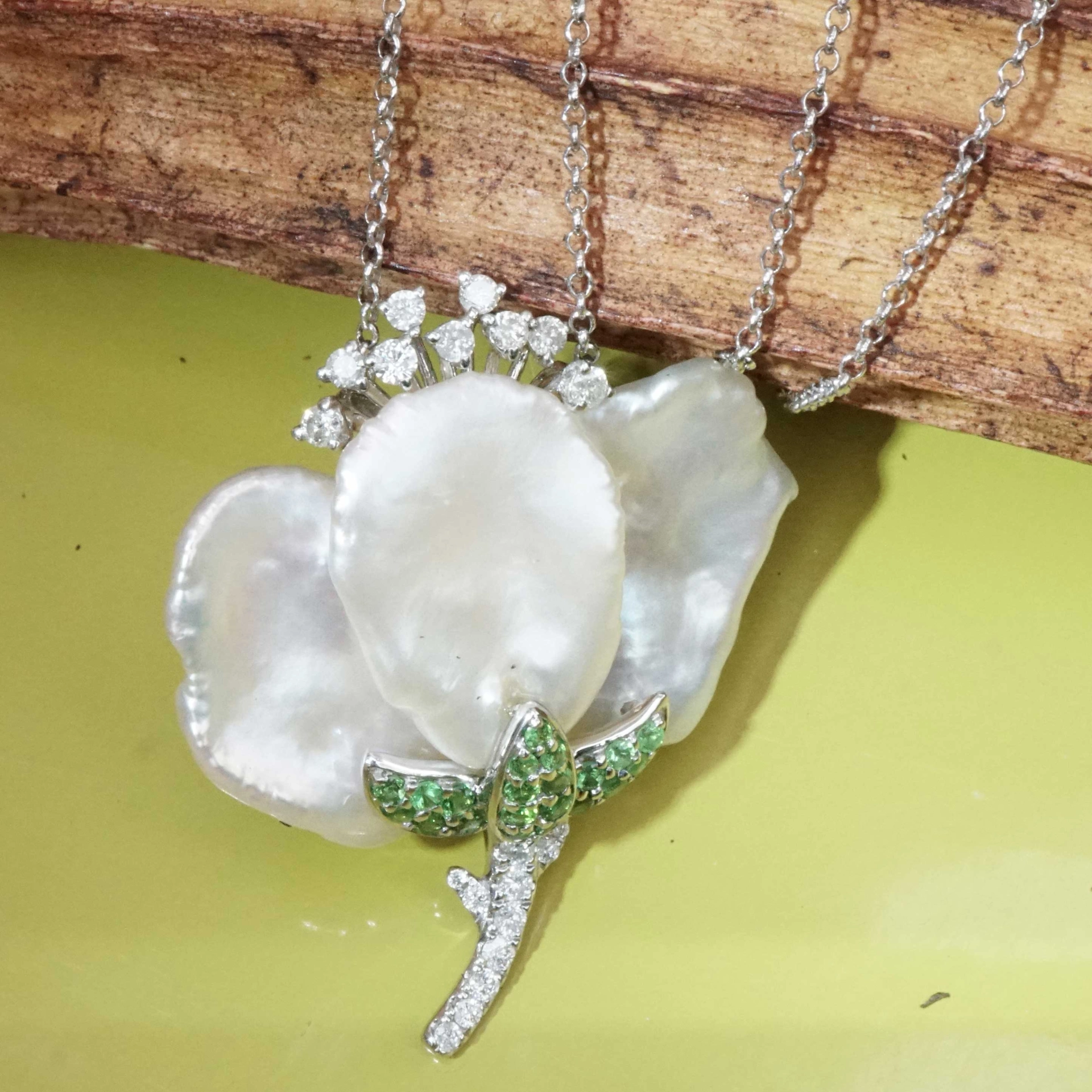 Perl Brillant Tsavorith Collier 750er Weissgold 0.30 ct .... Blume aus Edelsteinen..frozen