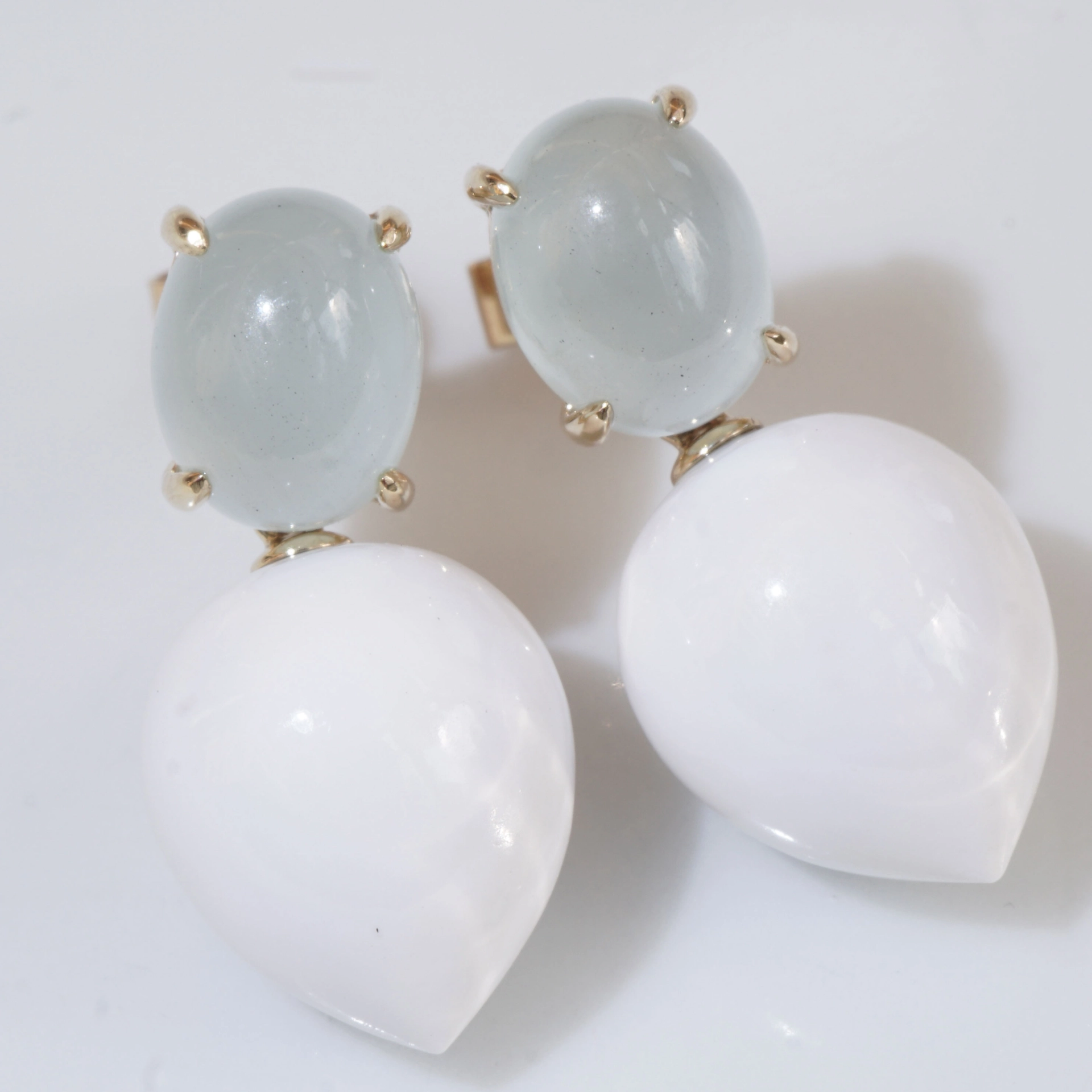 Cacholong Aquamarin Ohrhänger 585er Gelbgold...Himmelblau und Schneeweiss