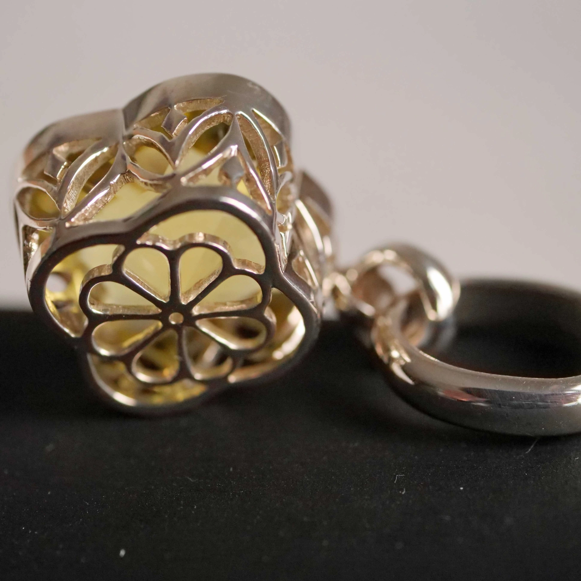 Chilango Anhänger Flower Diamond BR Honey Cut in Lemon Quarz 925er Silber