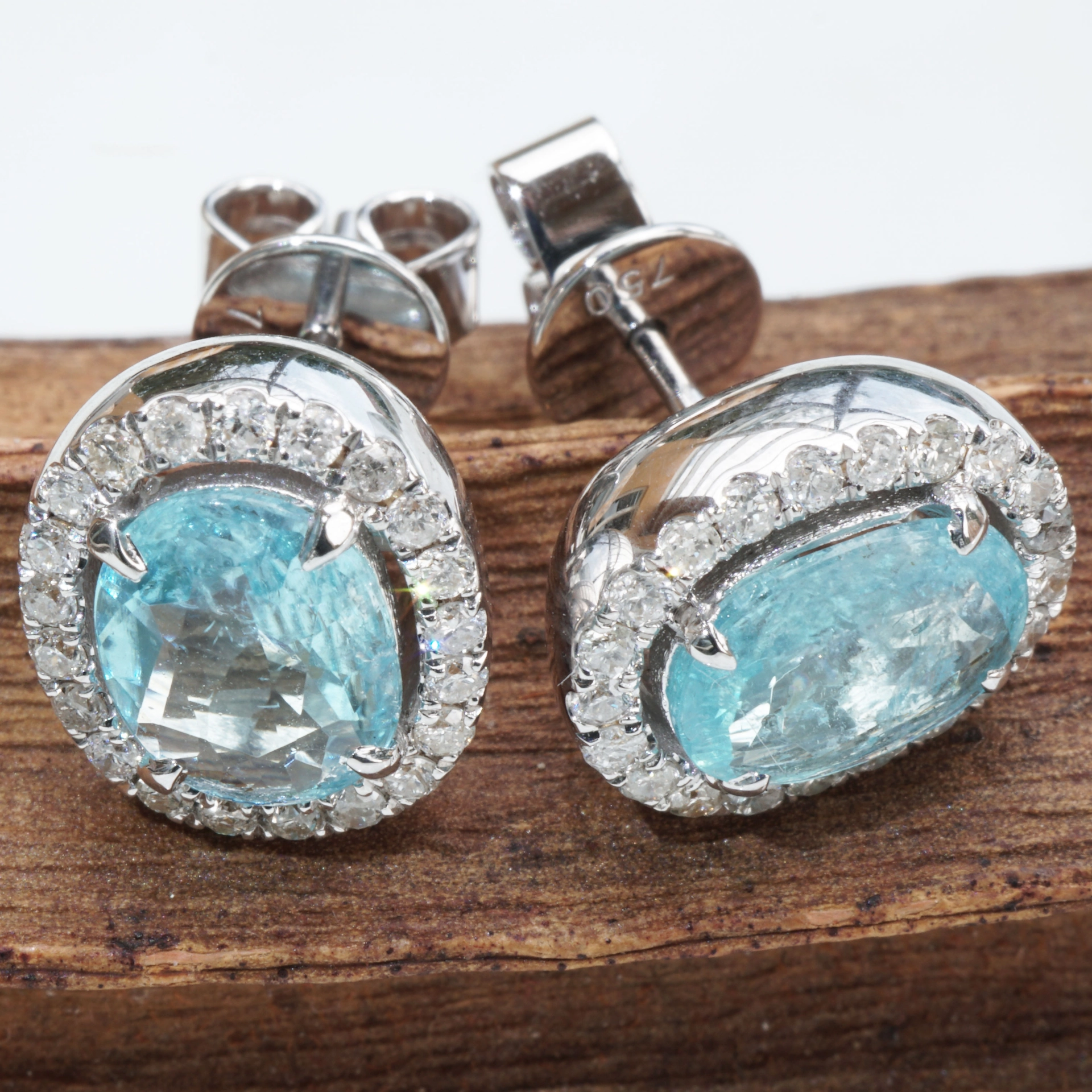 Paraiba Turmalin Ohrsteckern 1.48 ct 0.37 ct AAA 750er Weissgold SCHWIMMBADBLAU