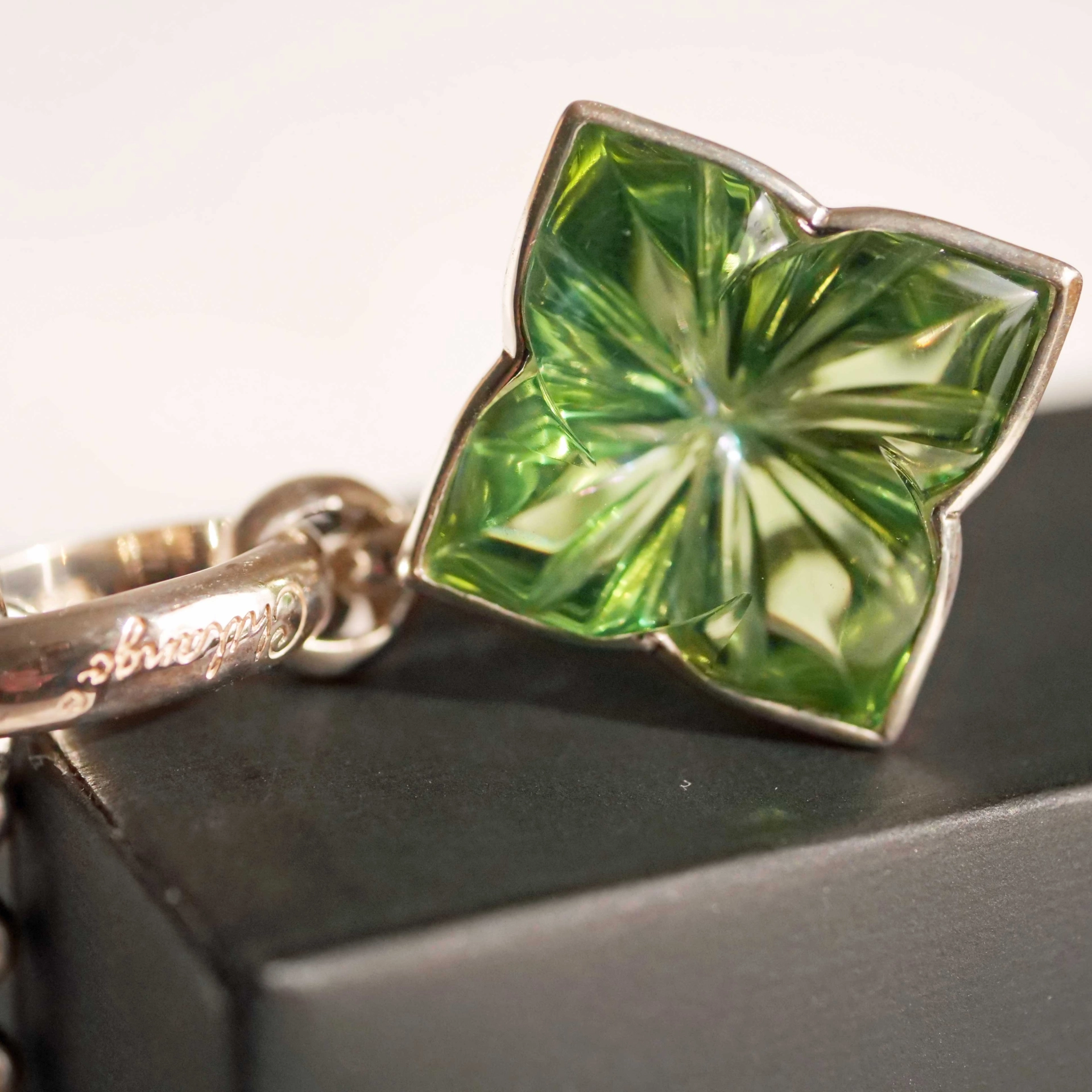 Chilango Anhänger Square Flower Diamond Cut Green Amethyst 925er Silber