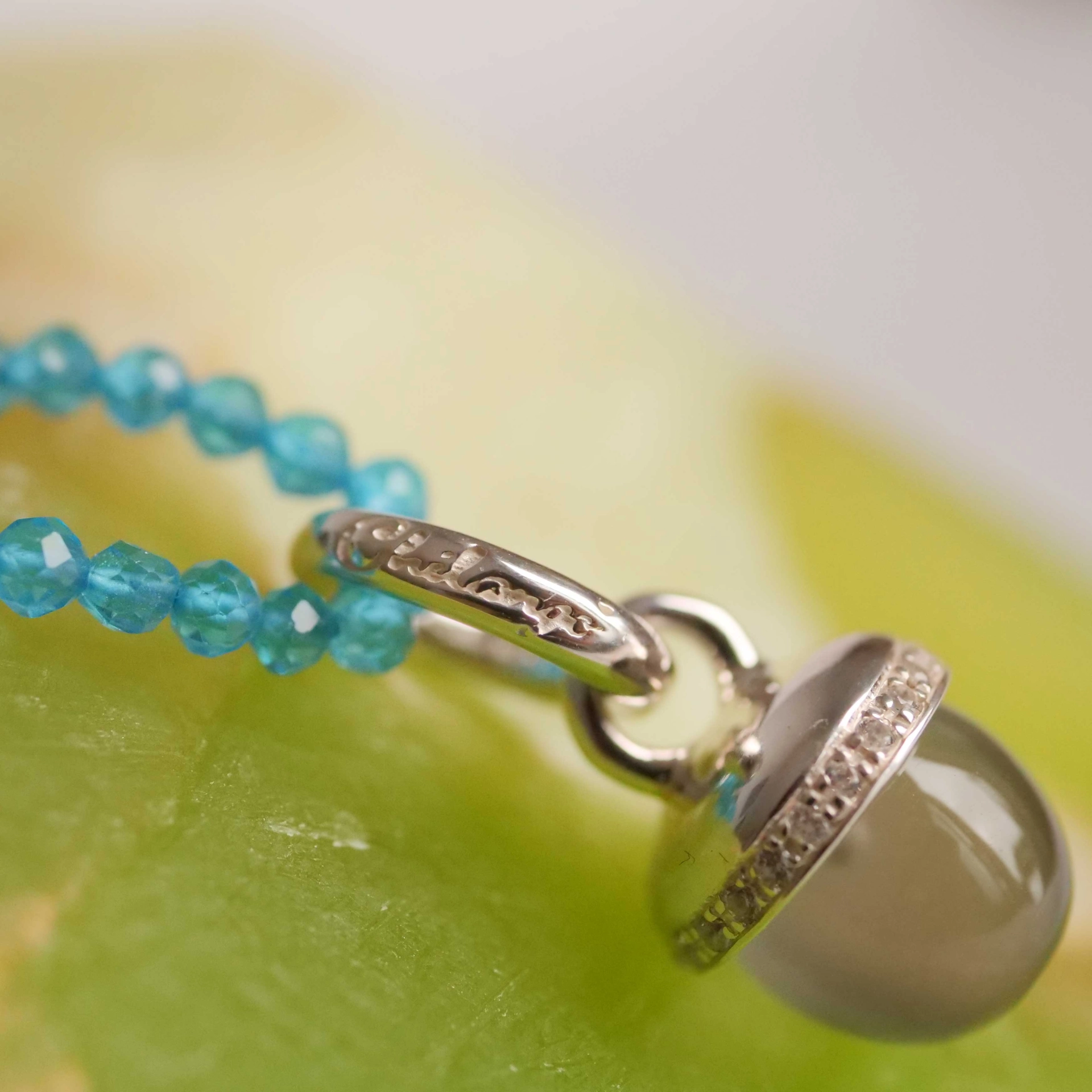 Original Chilango Anhänger Shrine in Drop Form Mondstein mit weissen Zirkon 925 Silber