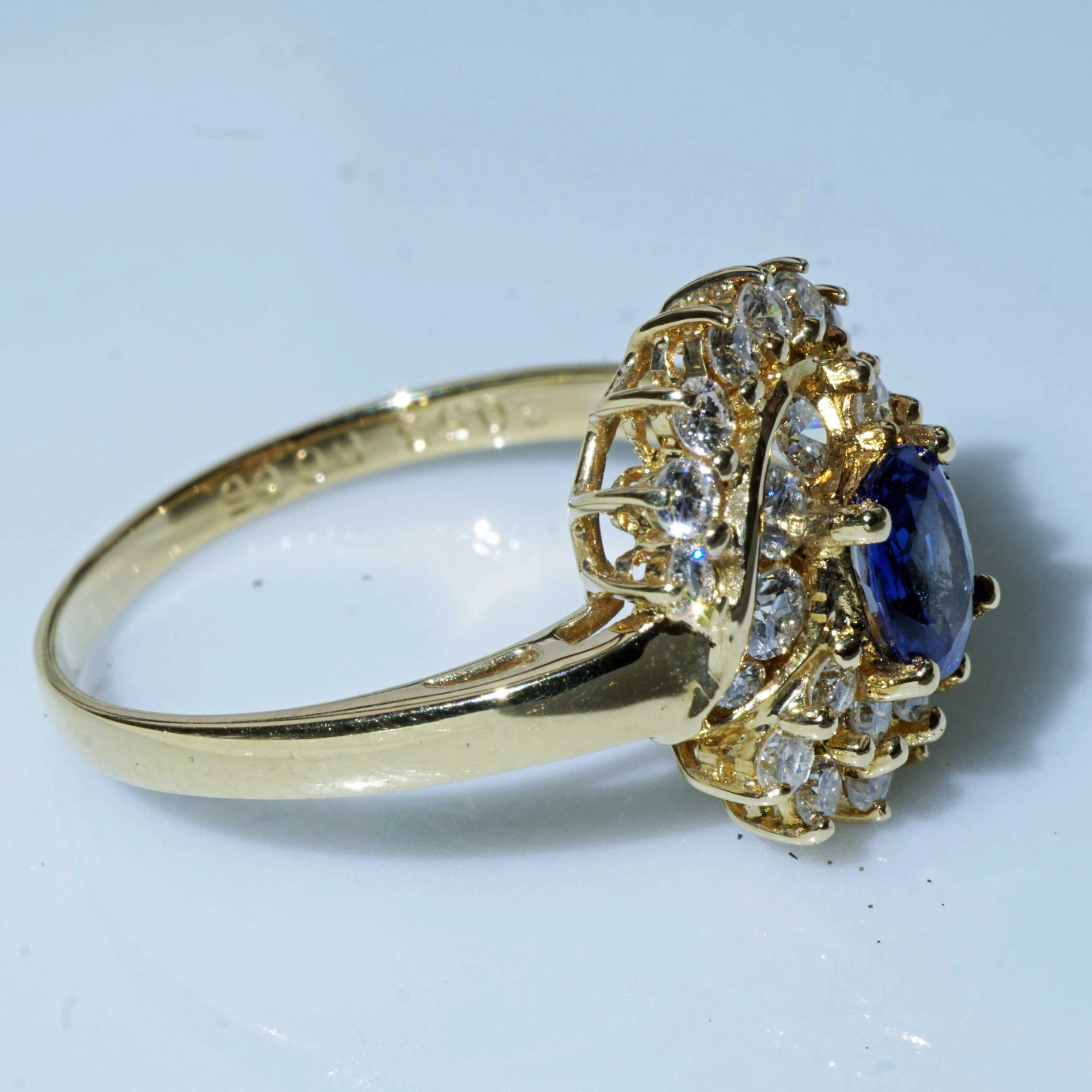 Saphir Brillant Ring 750er Gelbgold Hochwertigste Edelsteine....Qualität die Freude bereitet