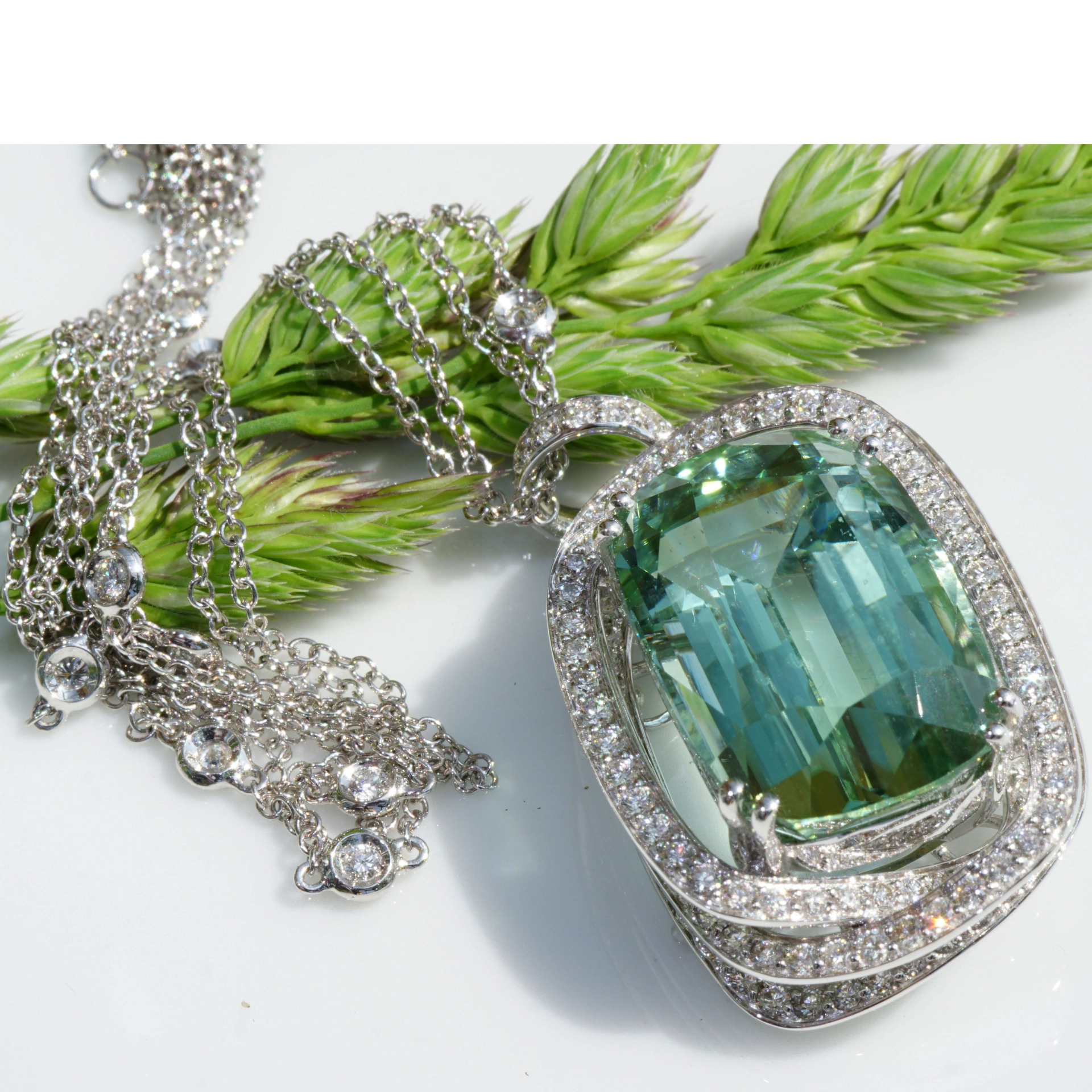 Turmalin Brillant Collier 750er Weissgold 21 ct 2.10 ct MEER SCHAUMGRÜN...ein Investment