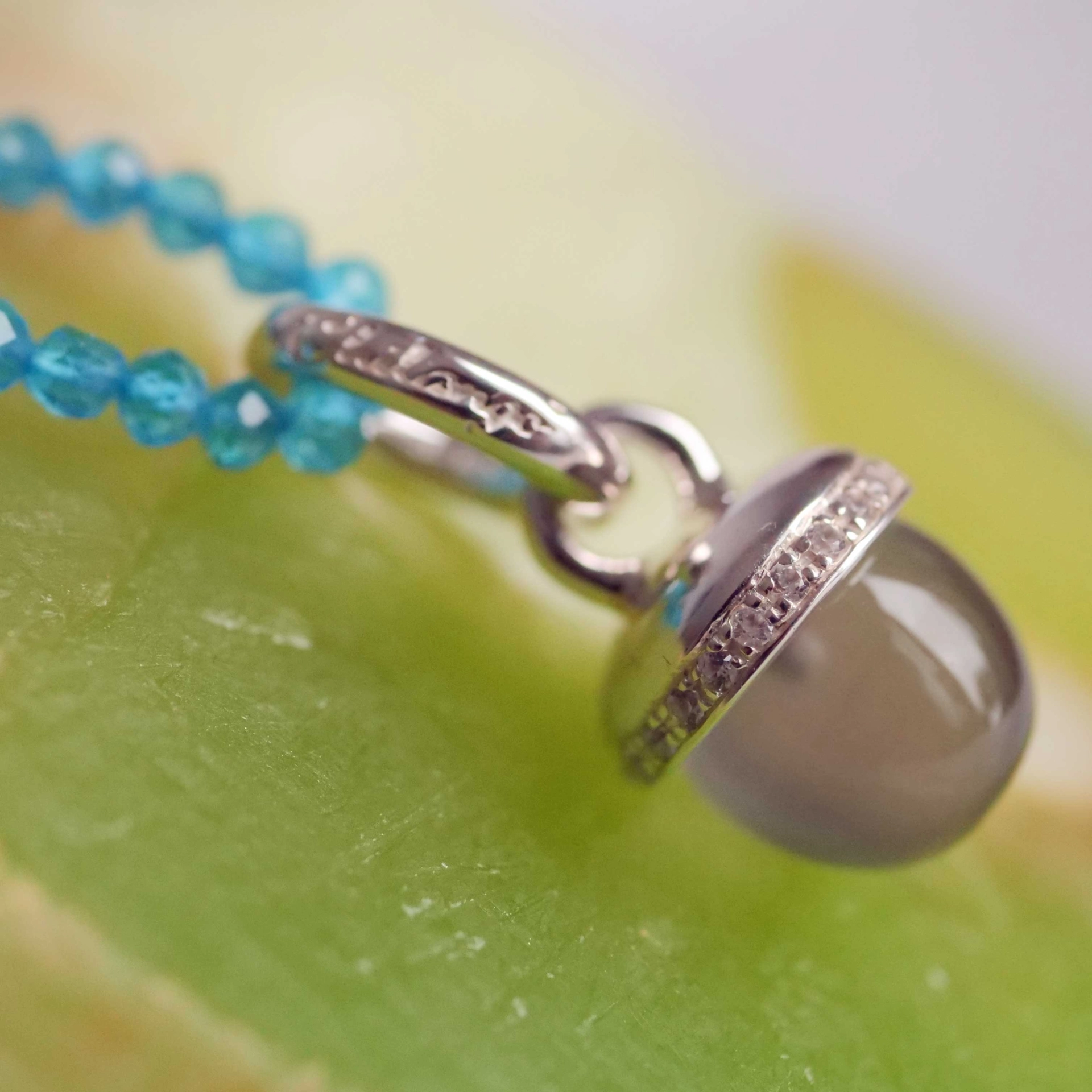 Original Chilango Anhänger Shrine in Drop Form Mondstein mit weissen Zirkon 925 Silber