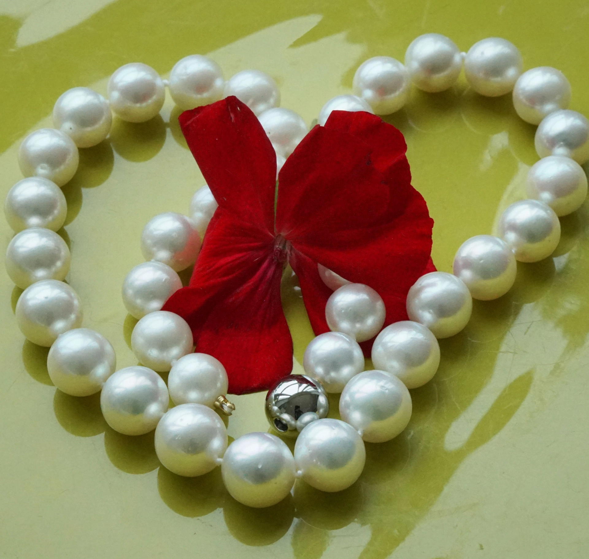 SÜDSEE Zuchtperl Collier weiss-l. rose AAA+ FEINER LÜSTER rund 13-11 mm