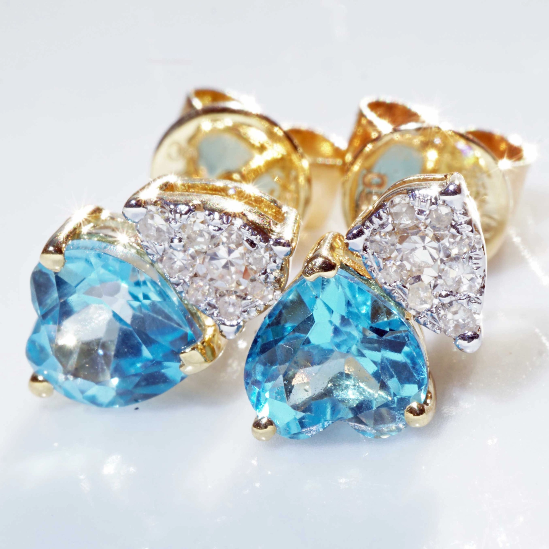 Blautopas Brillant Ohrstecker 750er Gelbgold 1.50 0.20 ct in Herzform allerliebst