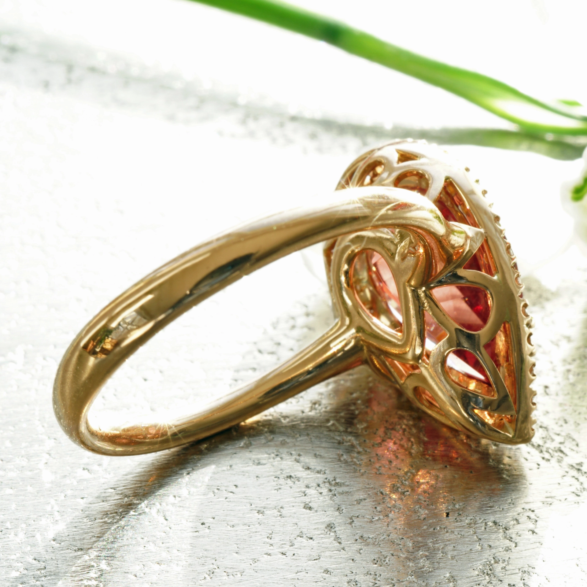 Malaya Granat Brillant Ring 750er Rosegold 5.45 ct Tansania....ein Wandlungskünstler