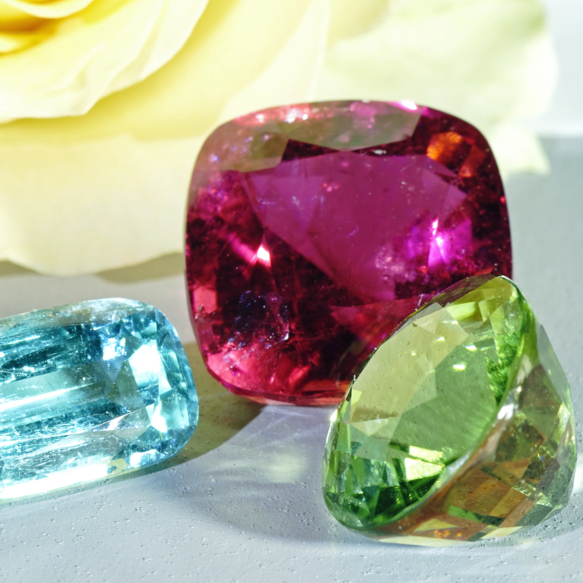 Rubellit der Extraklasse AAA+  23.10 ct Afghanistan Rubylight rot-pink mit unglaublicher Leuchtkraft