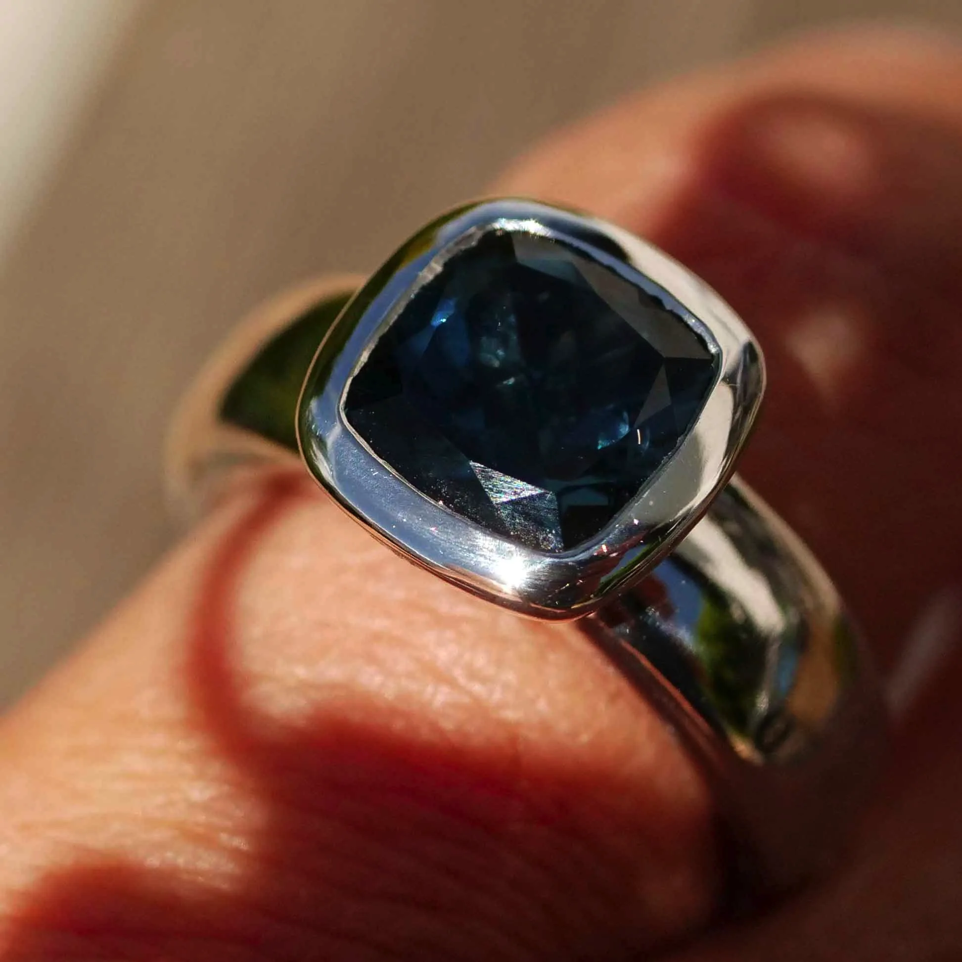 London Blue Topas Ring 750er Weissgold Valenza .....bella Italia....kleiner Kardinalring...so trendy