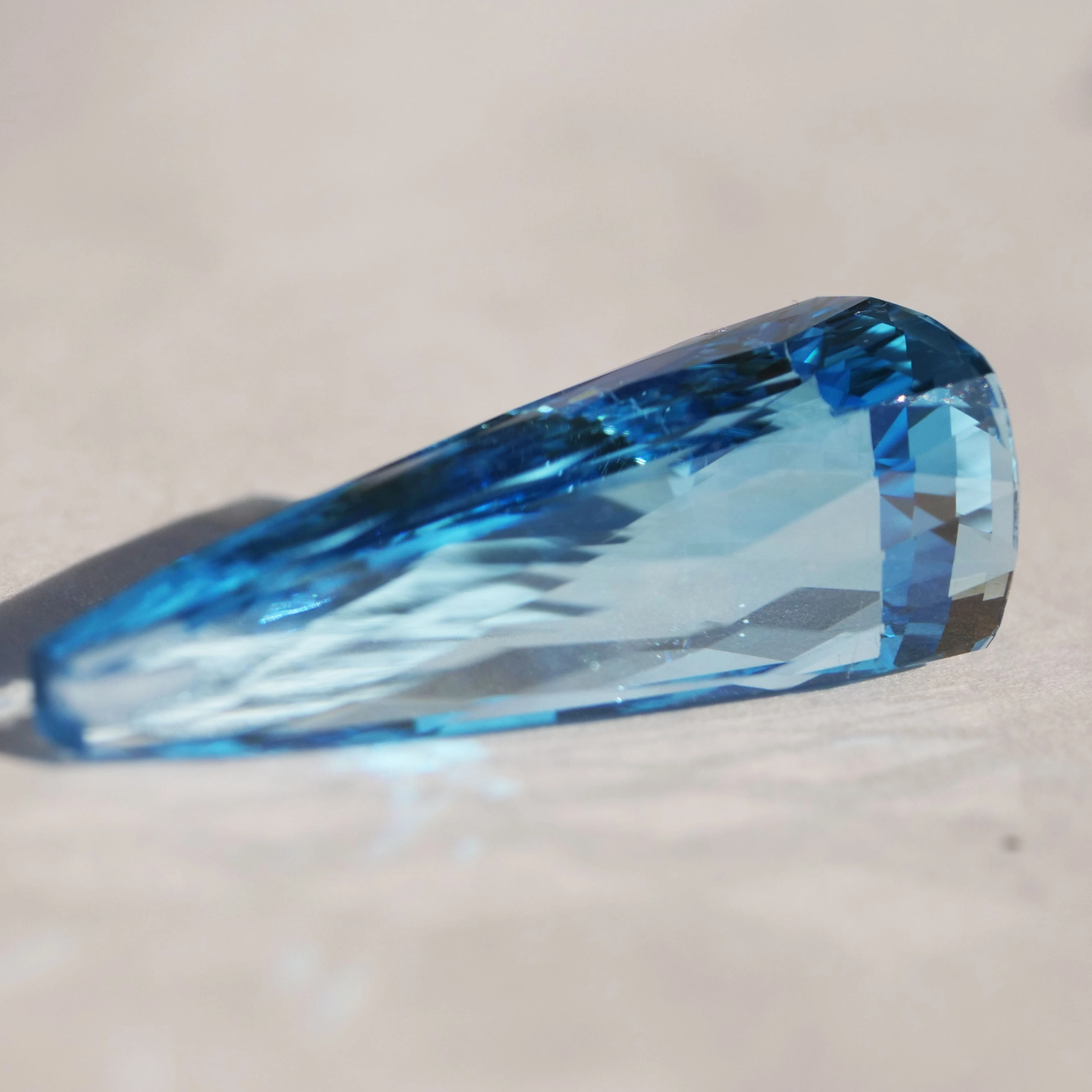 Blautopas Pampel 28 ct 30 x 10 mm Swiss BLUE Toller Schliff