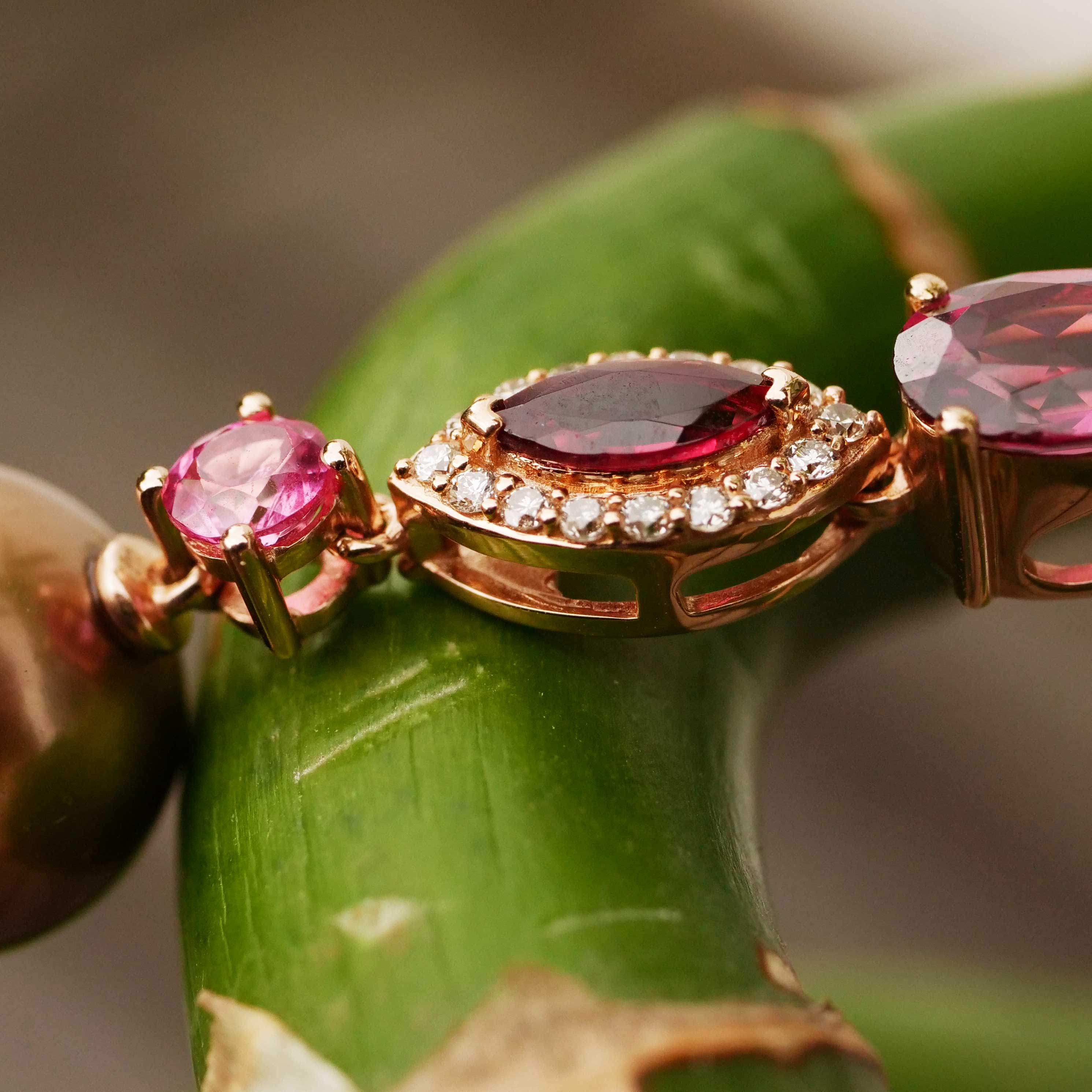 Südsee Perl Rhodonit Brillant Anhänger mit Kette 750er Rosegold...warme Rottöne für kuschlige Tage