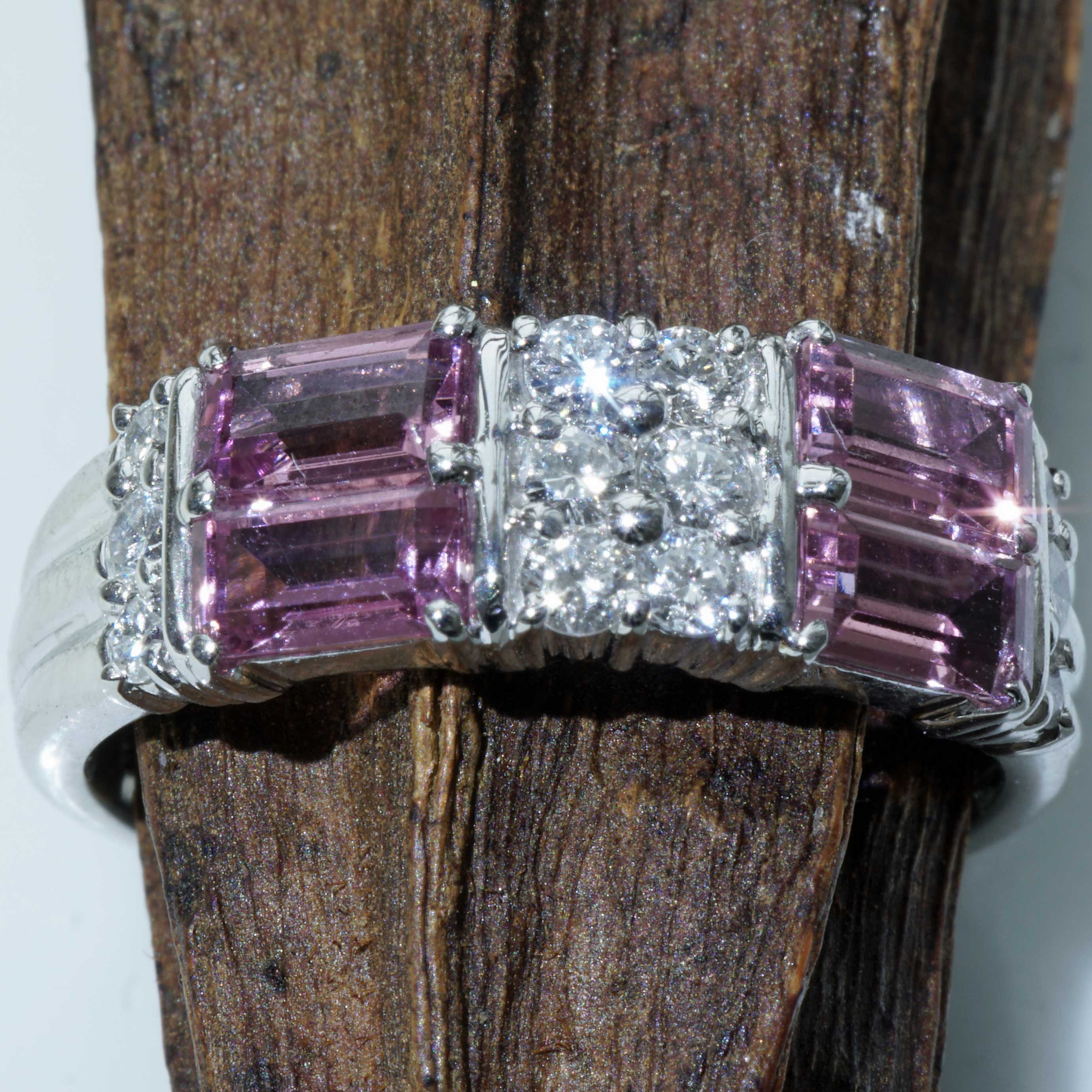 Pink Turmalin Brillant Ring 900er Platin 1.18 ct 0.34 ct ausgefallene Form mit geometrischer Struktur