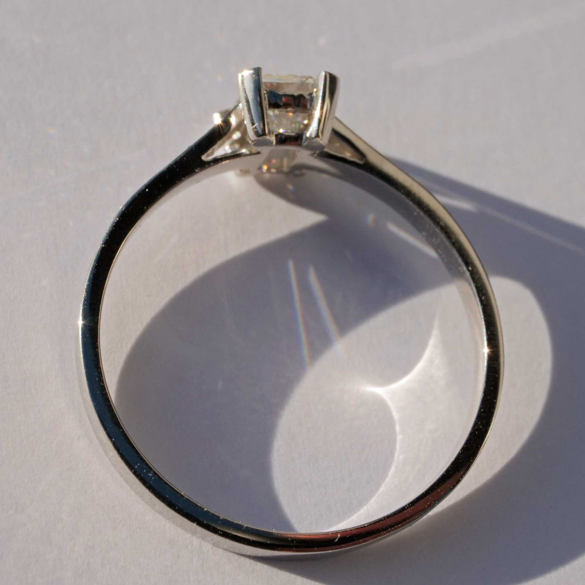 Emeraldcut Diamant Ring 0.64 ct D VS2 Silhouette Bentner GIA Zertifikat 950er Platin 