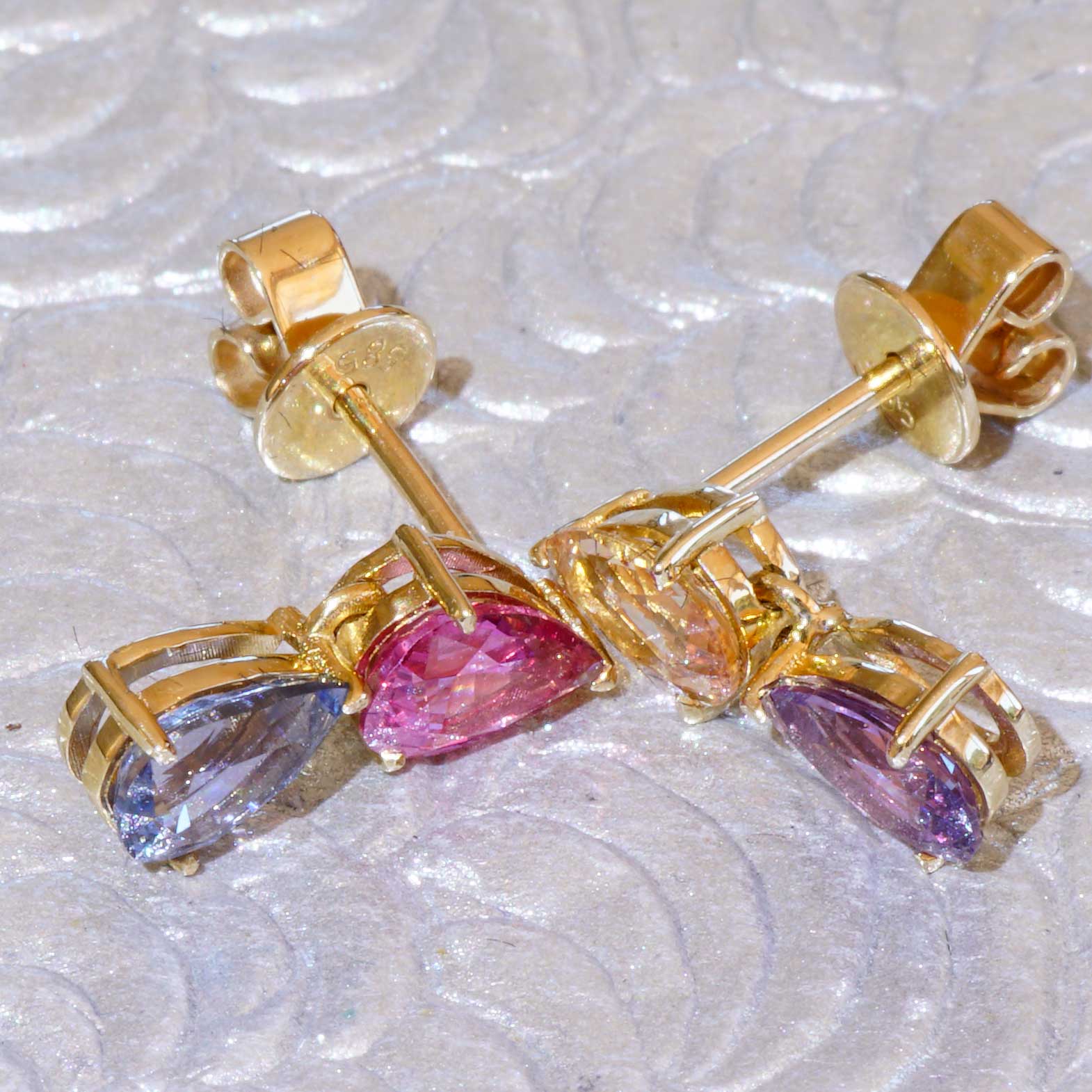 Saphir Ohrhänger 750er Gelbgold aus der Ilakaka Mine Madagascar pink blau aprikot lila NATURFARBE