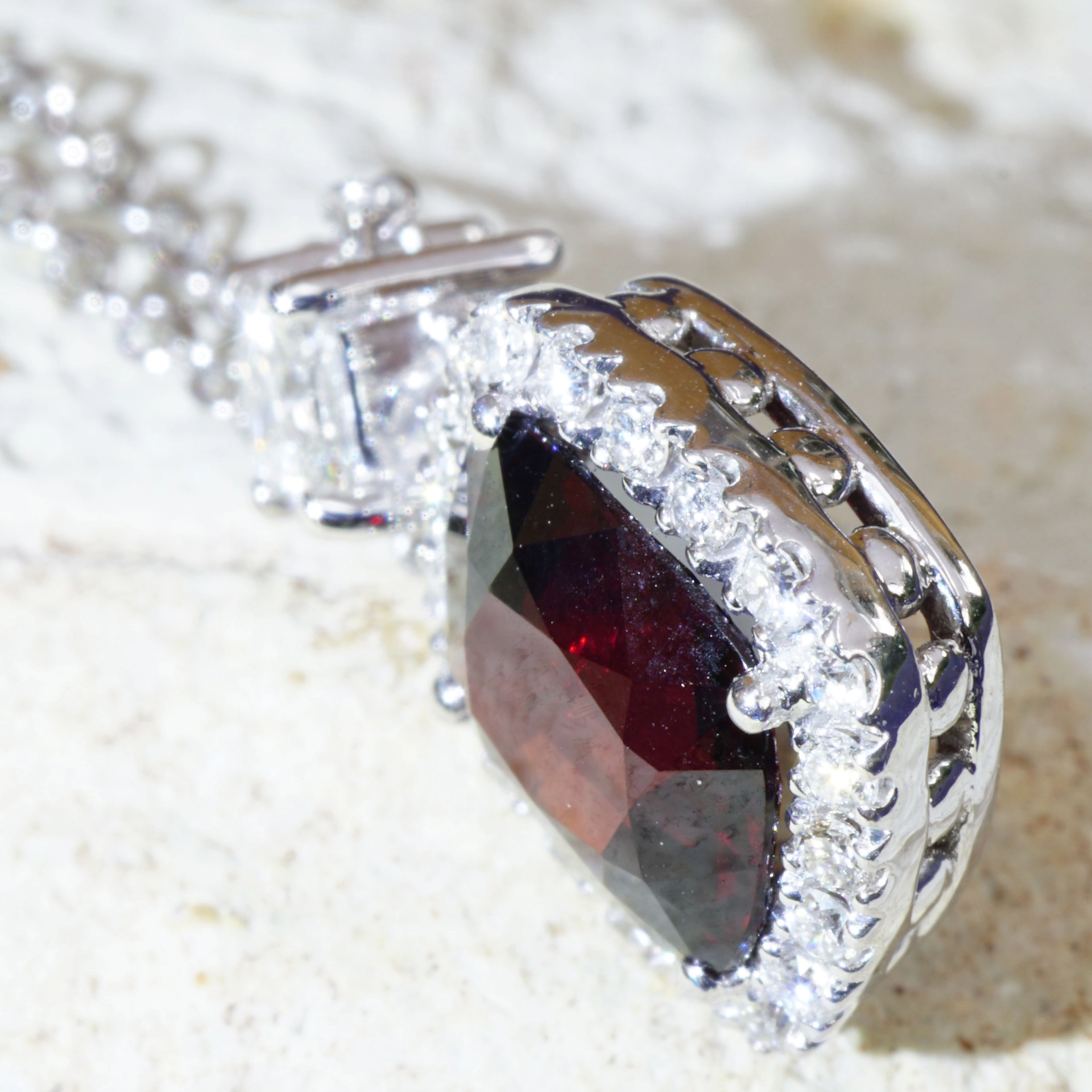 Spinell Diamant Collier 1.65 ct 0.40 ct Rot Burma 750er Weissgold...unglaubliche Lichtbrechung und B
