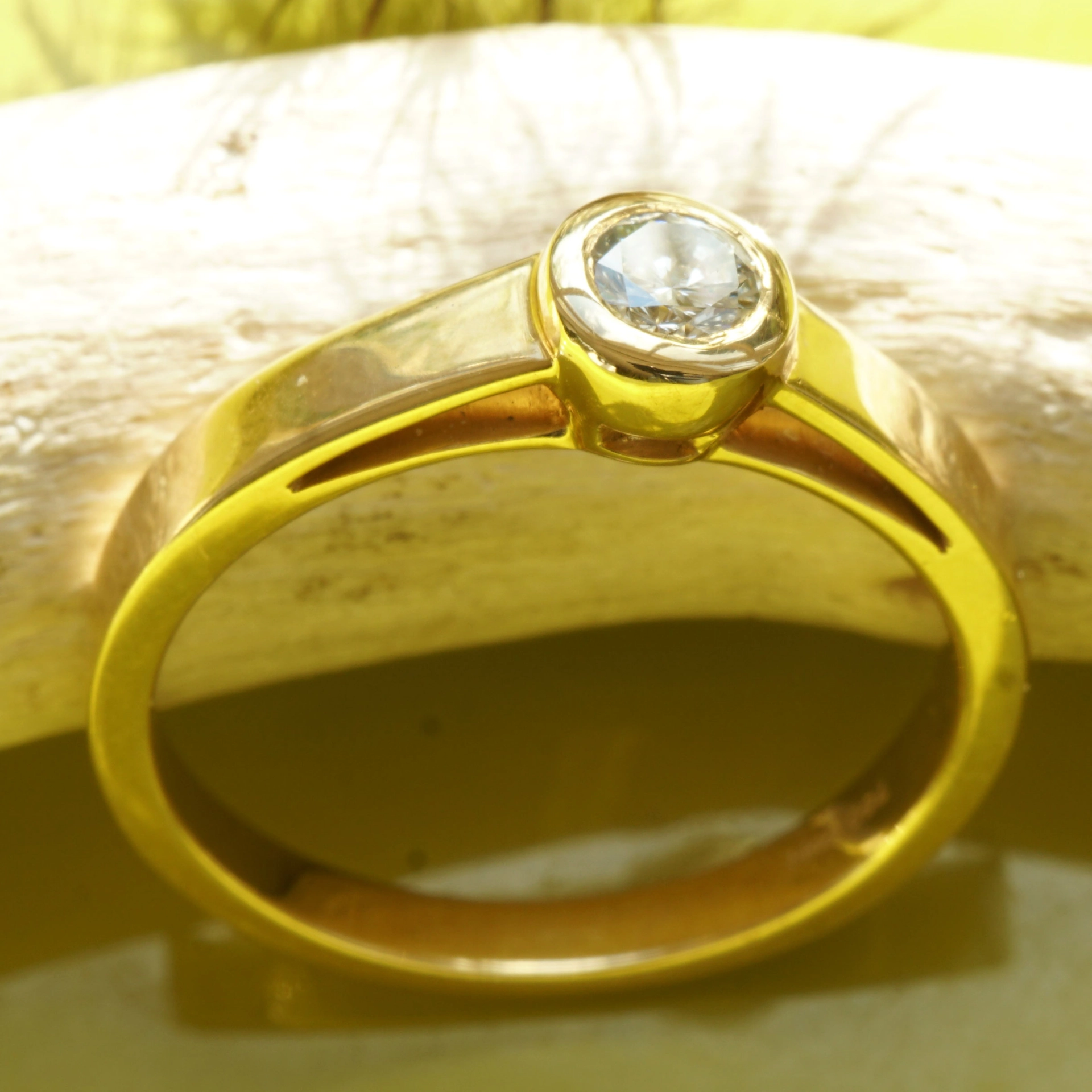 Solitär Brillant Ring 0.23 ct TCR VVS2 750er Gelbgold 3,9 mm D. tolle Brillanz