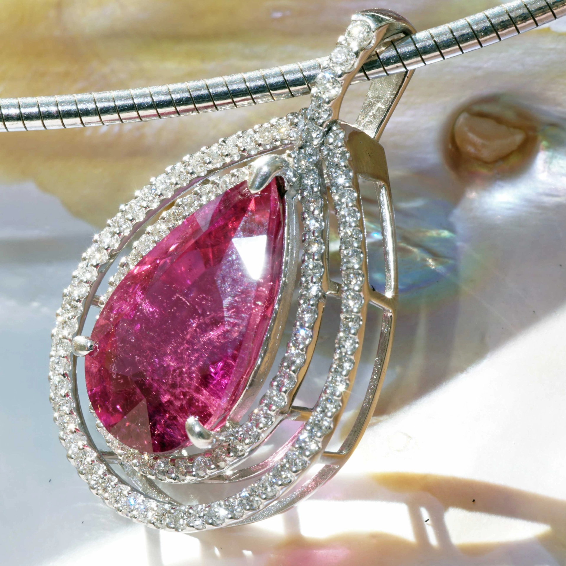 Rubelith Brillant Anhänger 750er Weissgold 7.58 ct 0.61 ct...HOT PINK...Ausnahme Farbe