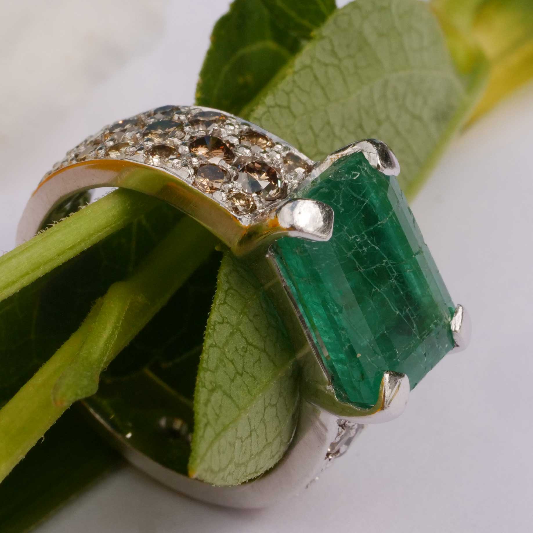 Smaragd Brillant Ring 750er Weissgold ca. 2.60 und 0.80 ct 6,3 Gramm neu rhodiniert