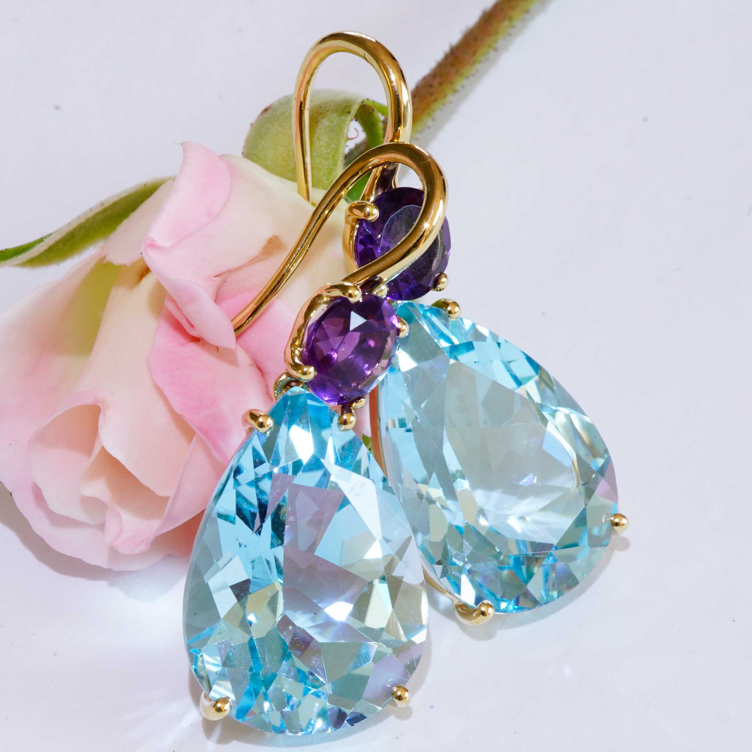 Ohrhänger Amethyst Blautopas 750er Gelbgold...üppig und sehr attraktiv total 28 carat 