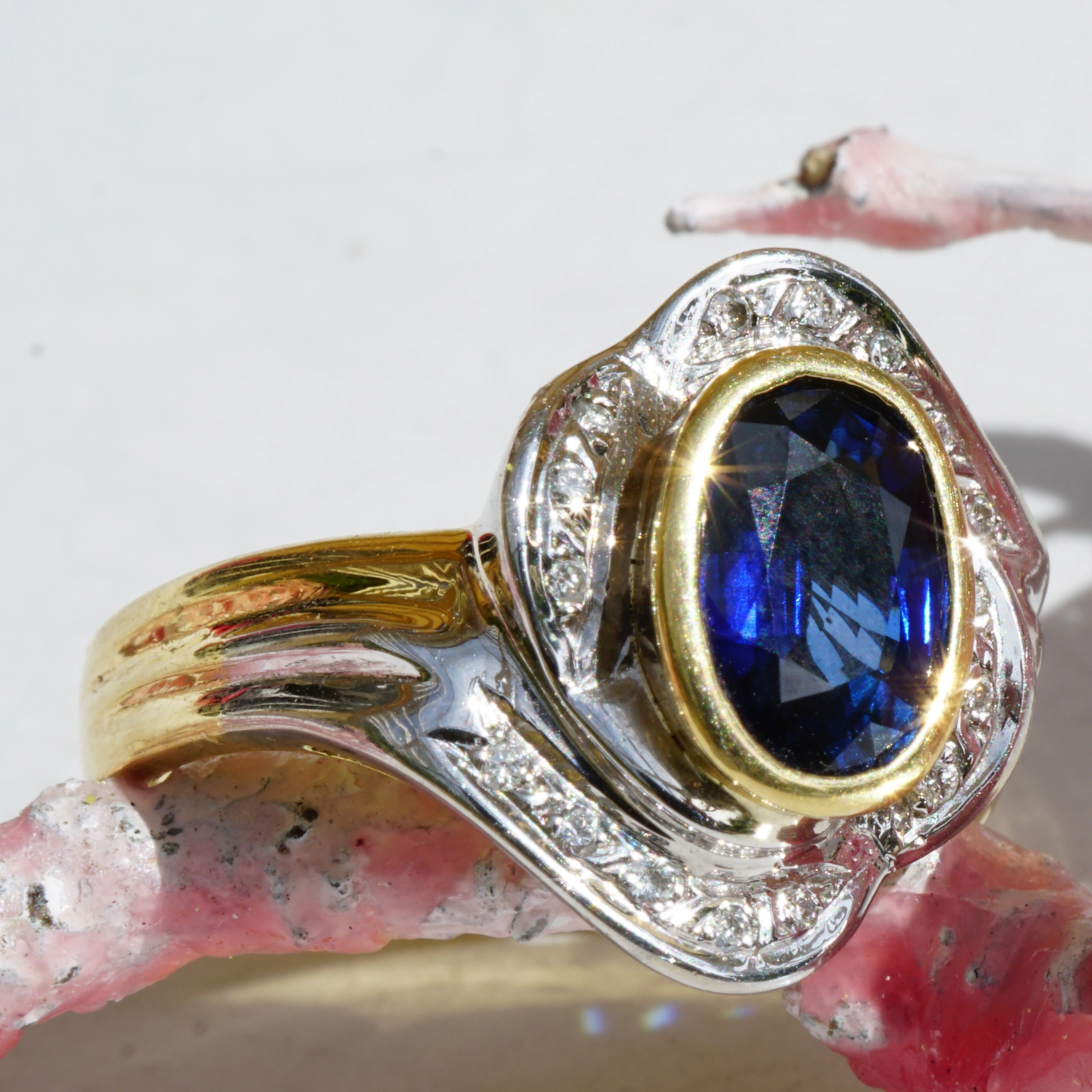 Saphir Brillant Ring 750er Gelbgold....royal blue saphire AAA total massiv