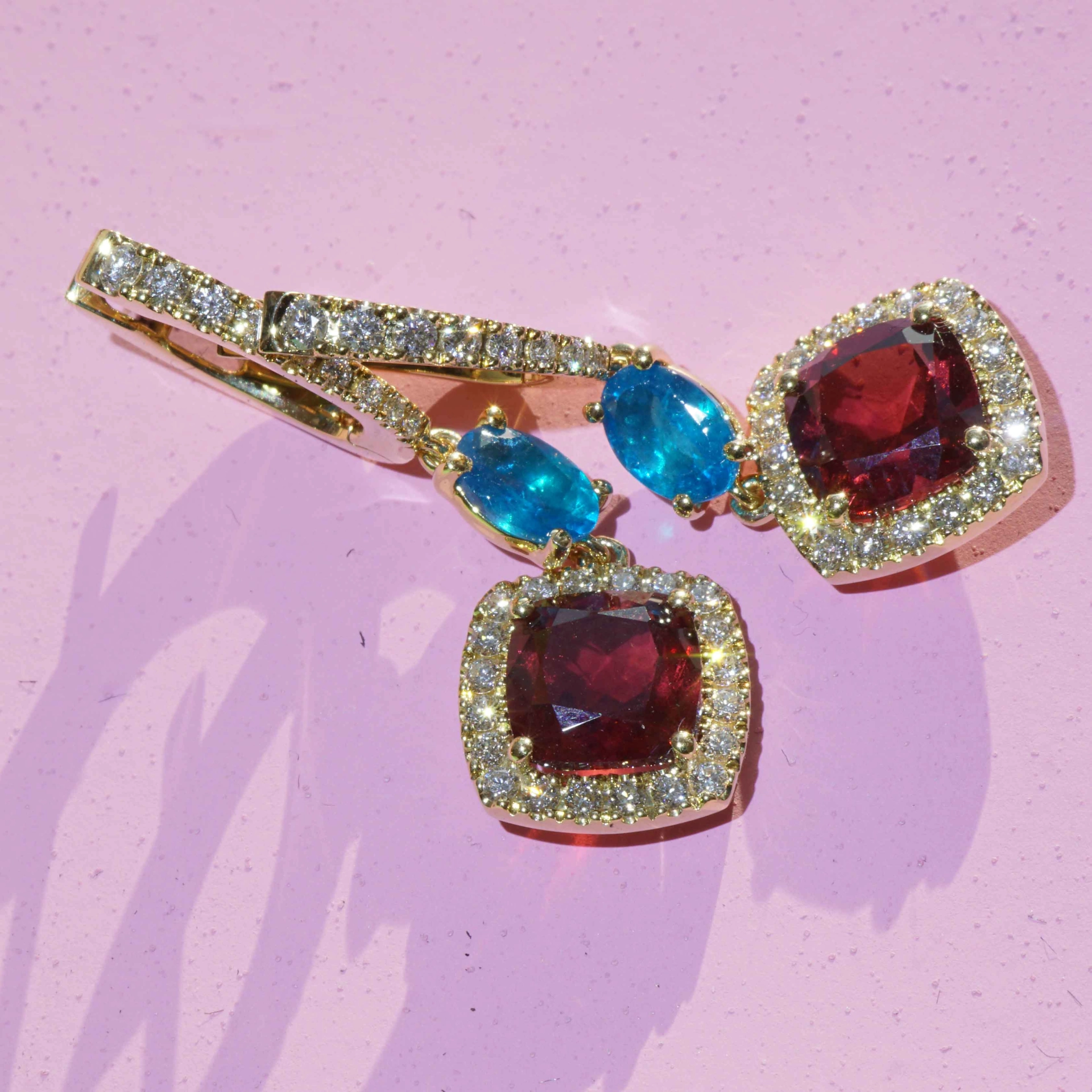 Paraiba-Apatit Granat Ohrcreolen Hänger 750er Gelbgold 4.91 ct 0.67 ct STARKE Farbenkombination