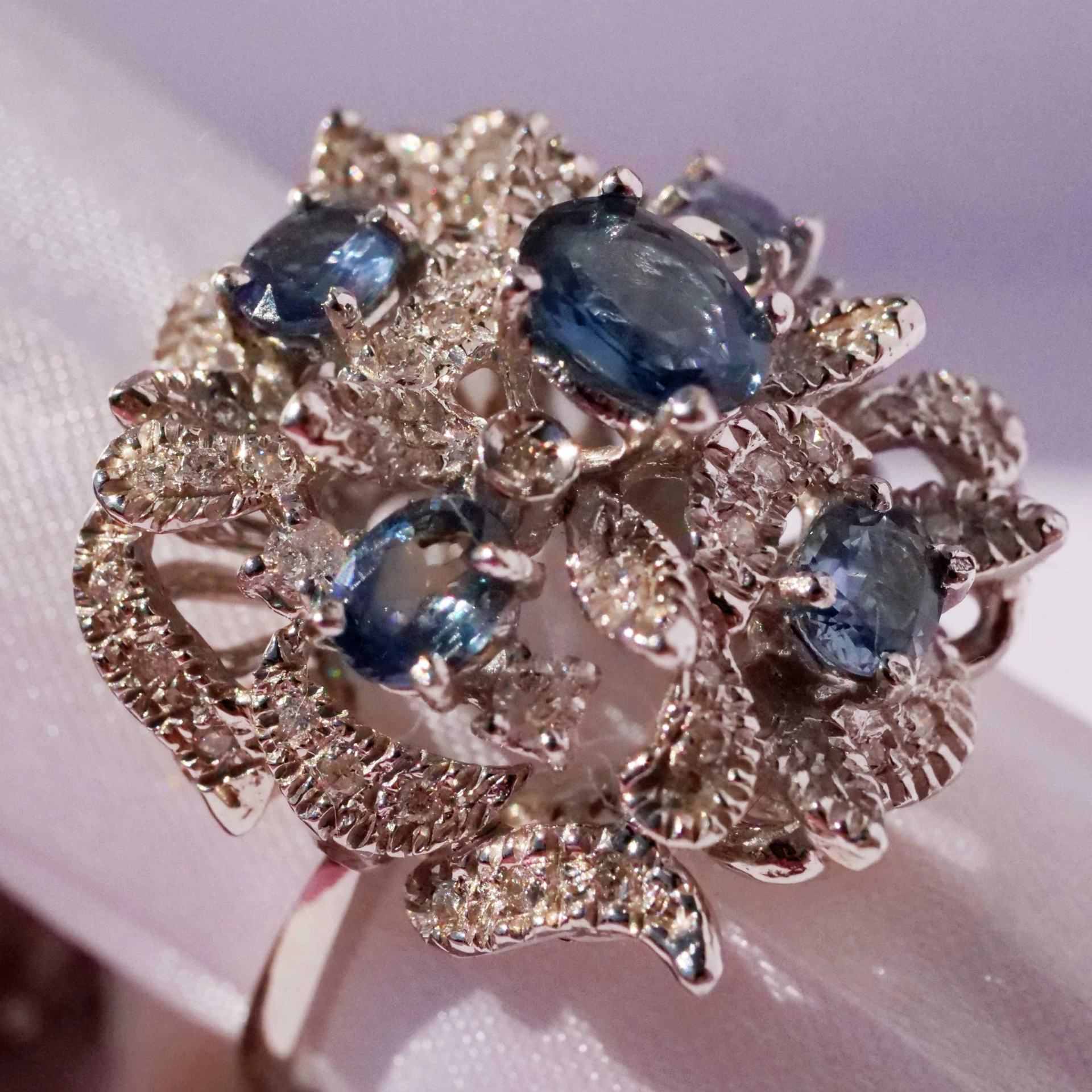 Saphir Brillant Ring 750er Weissgold 1.80 0.60 ct repräsentative florale Form 21 x 21 mm