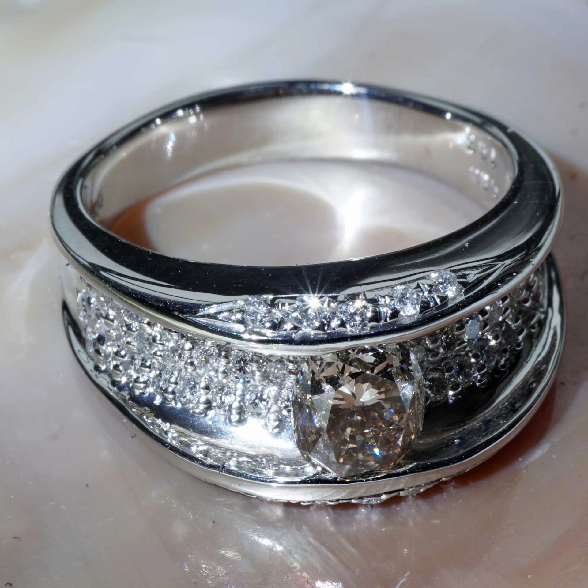 Brillant Ring 0.58 ct 1.03 ct ovaler Diamant feines Hellbraun und Reinweiss 900er Platin..karätiger Kontrast