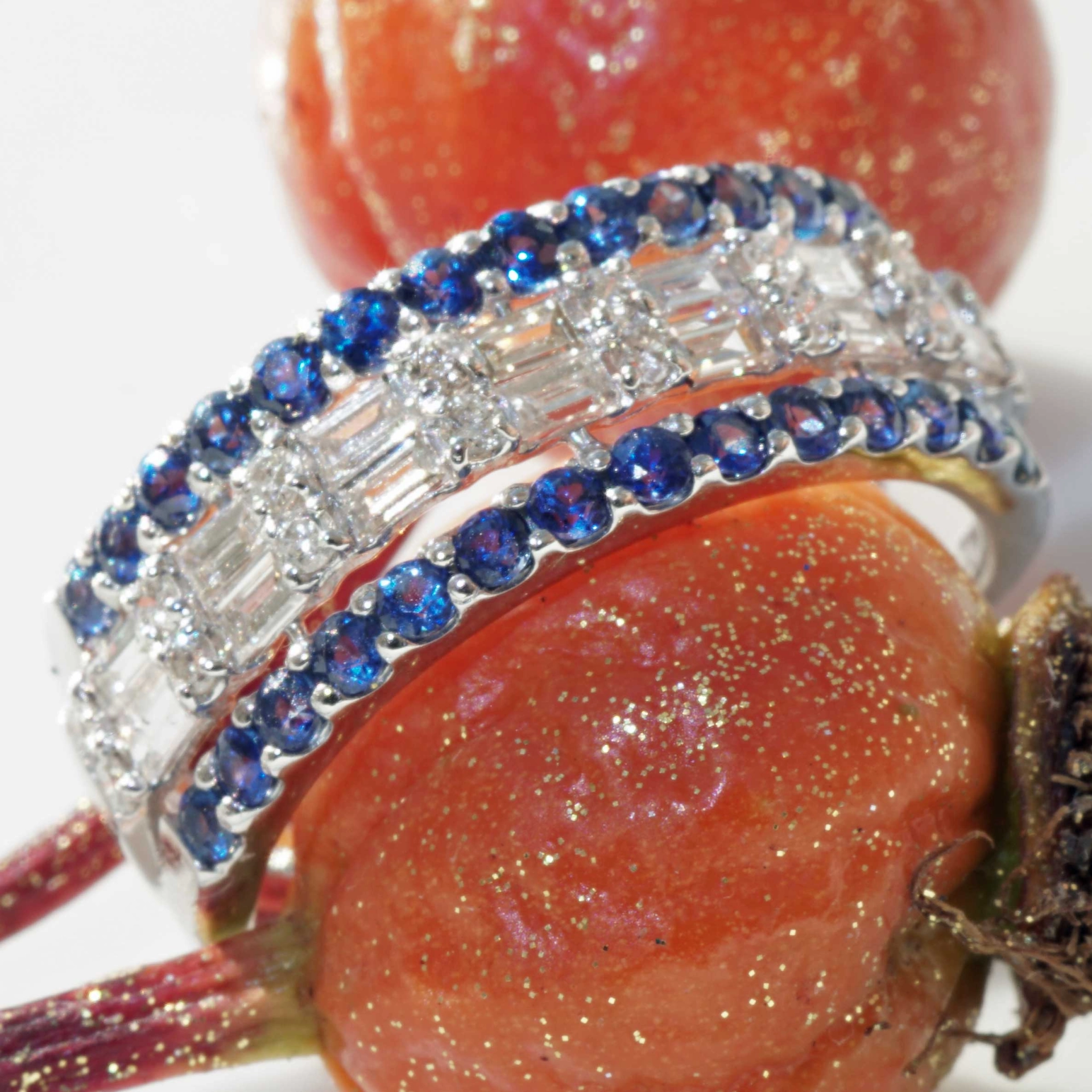 Saphir Brillant Ring 900er Platin mit Diamantbaguetten...aufwendiger Entwurf