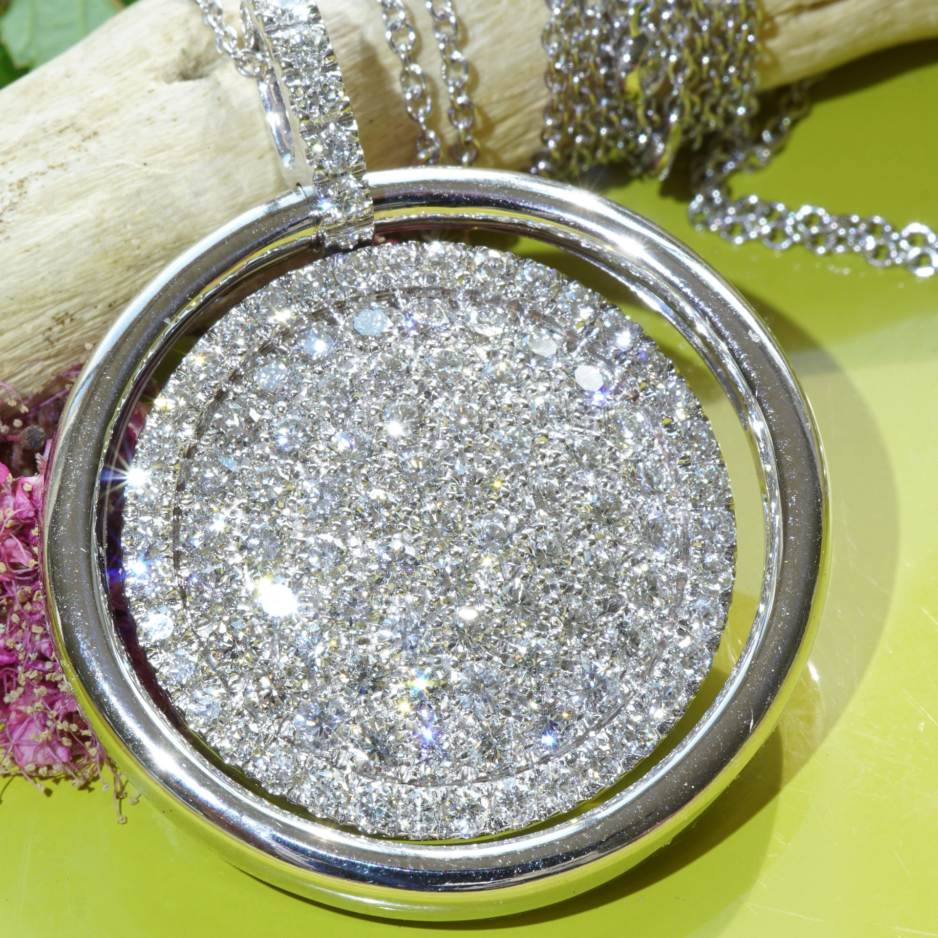 schmuckzicke_weissgold_3.55ct_brillant_anhaenger_wunderwerk