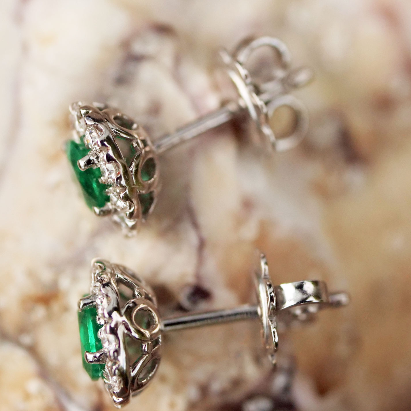 Panjshir Smaragd Brillant Halo Ohrstecker 750er Weissgold 0.47 ct 0.27 ct AAA+ schönste Smaragdfarbe forever