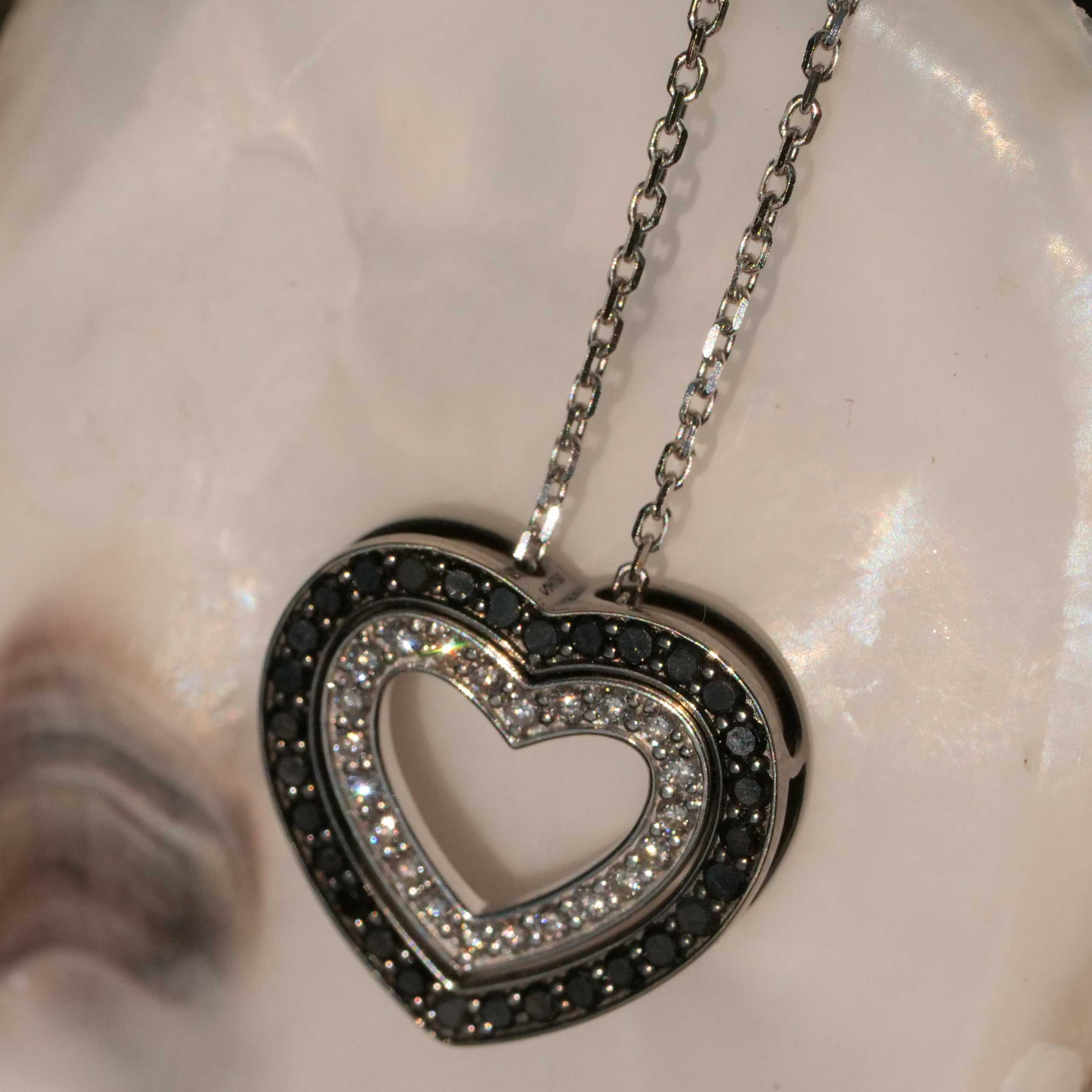 Herz Brillant Anhänger mit Kette 750er Gold Weißgold schwarze und weiße Brillanten total 0.69 ct