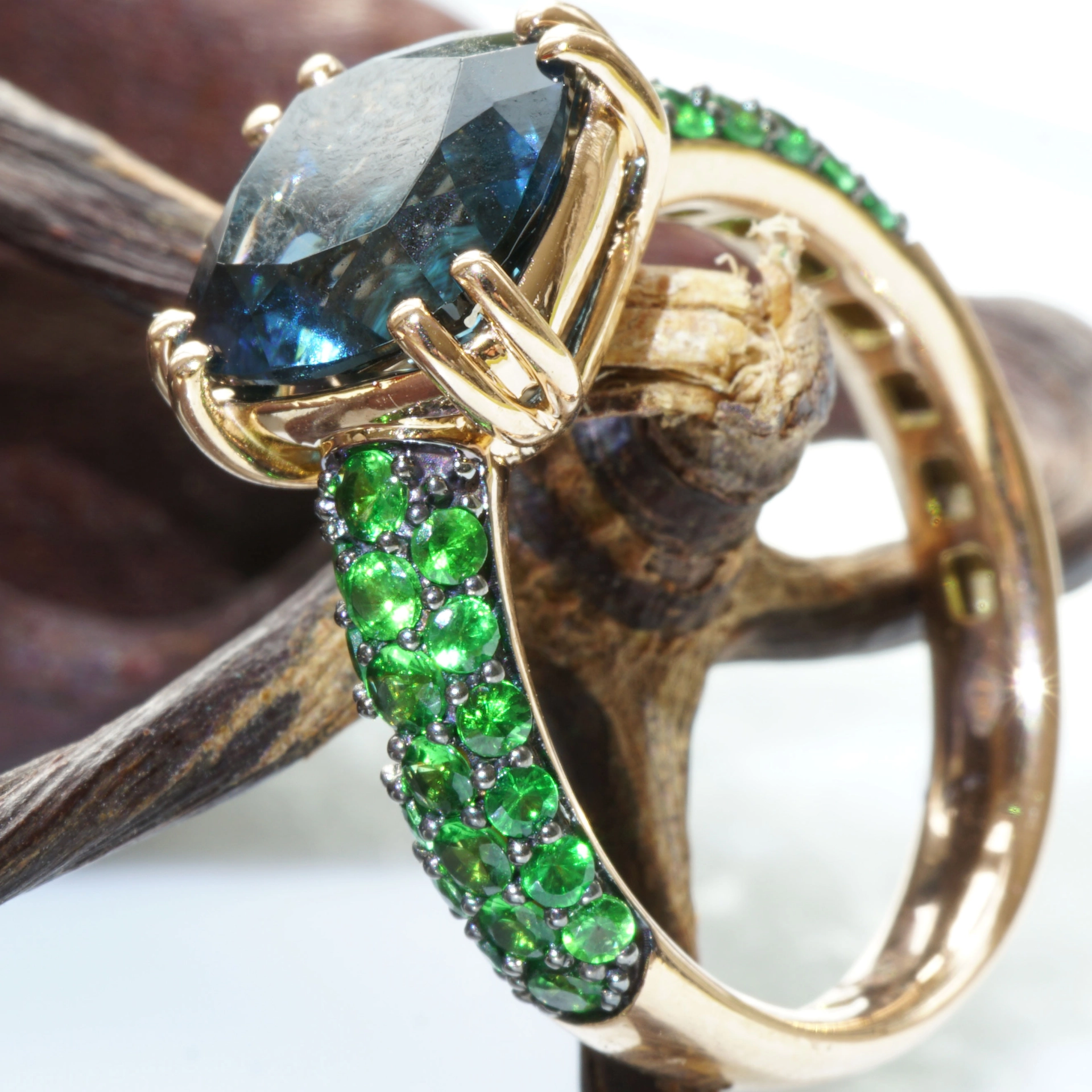 Blautopas Tsavorith Ring 750er Rosegold 3.63 ct 0.87 ct hochwertiges italienisches Design