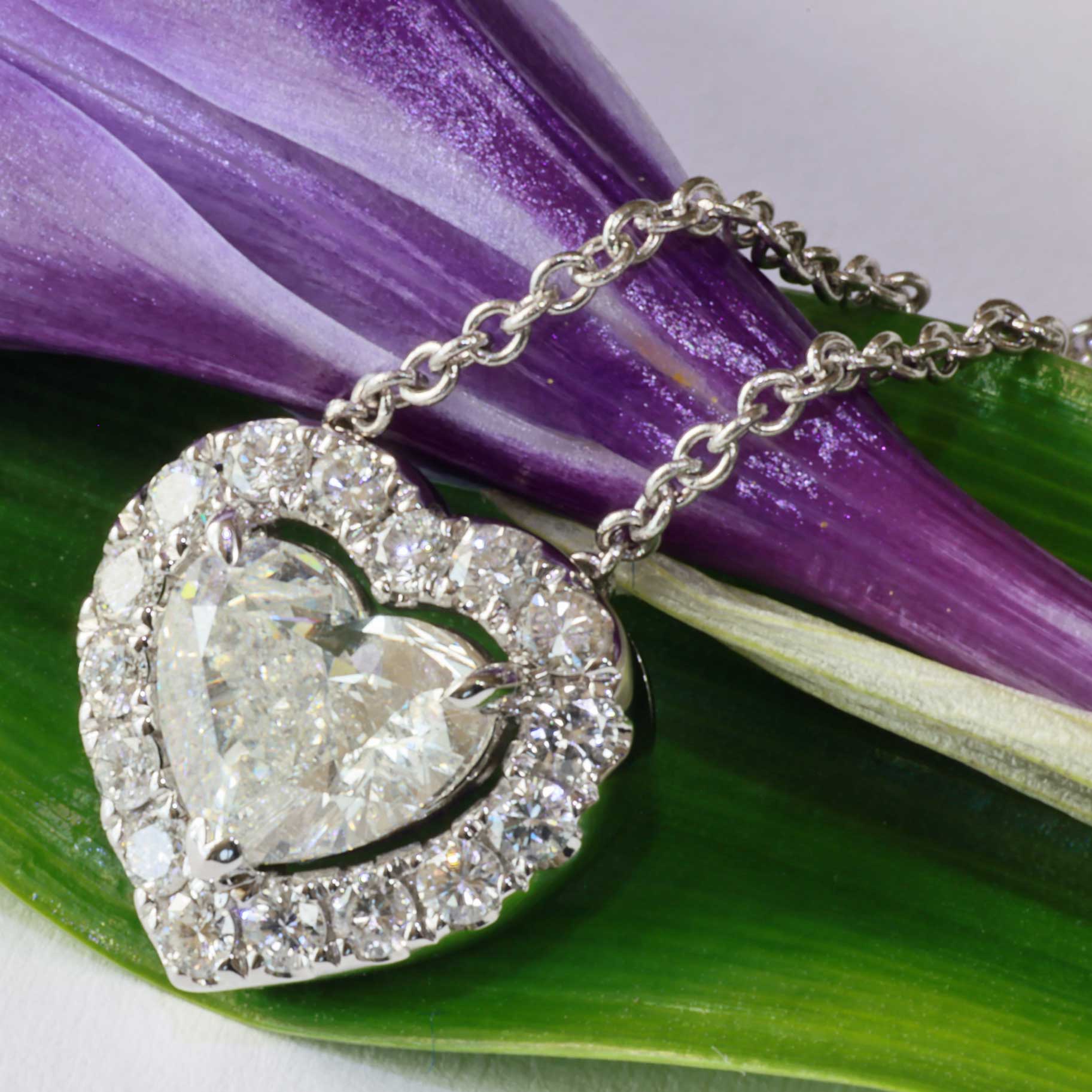 Anhänger mit Brillant HERZ 0.90 ct D SI2  5.80 x 6.71 x 3.70 mm GIA Gutachten 750er Weissgold