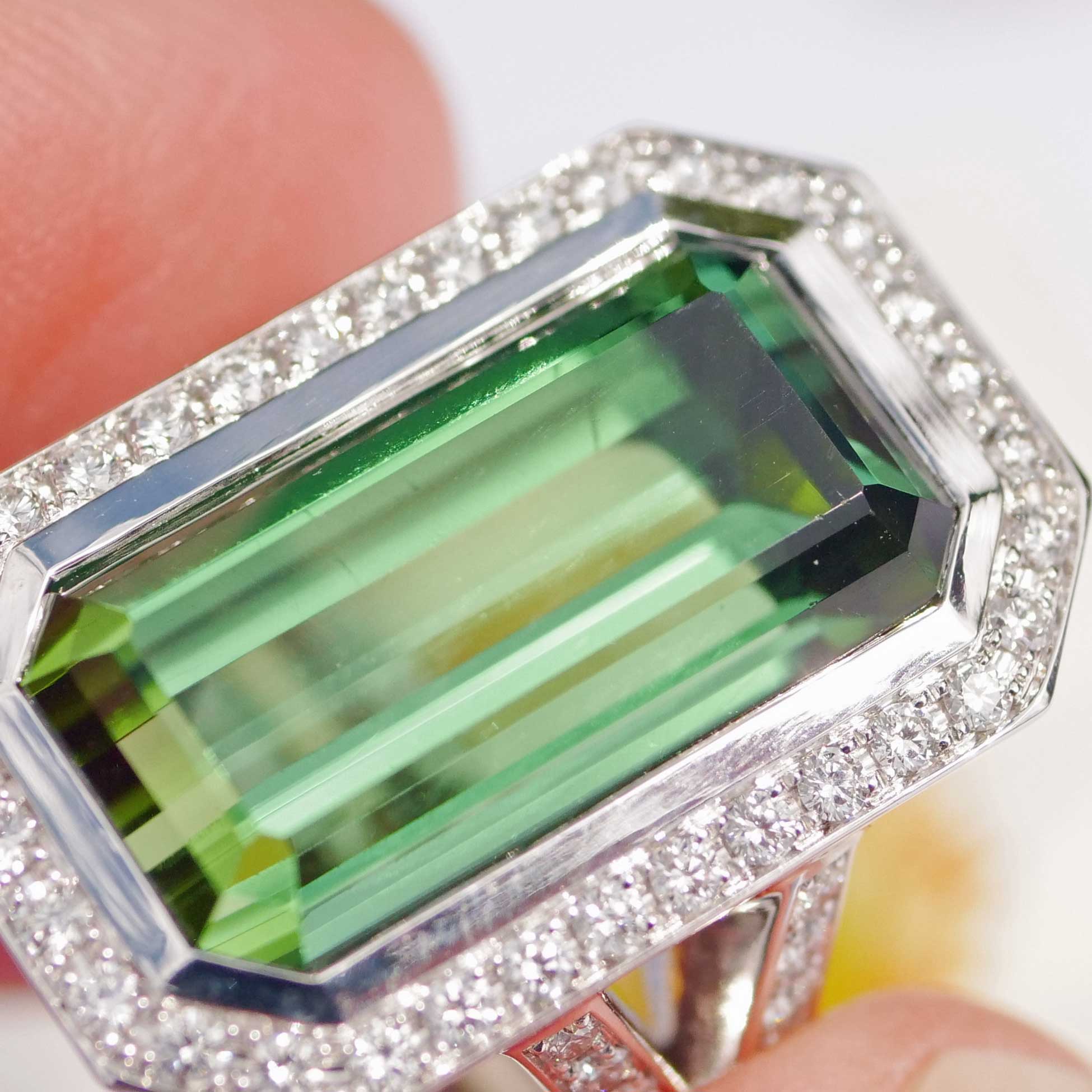 Statement Ring mit Brillanten und Turmalin Grün Augenrein aus Afghanistan 19.80 ct Investment Edelstein sehr feine Farbe 