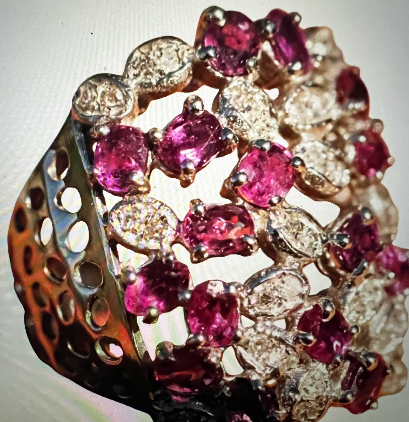 Repräsentativer 2.50 ct Rubin Diamantring der besonderen Art 750er Weissgold 22x23 mm