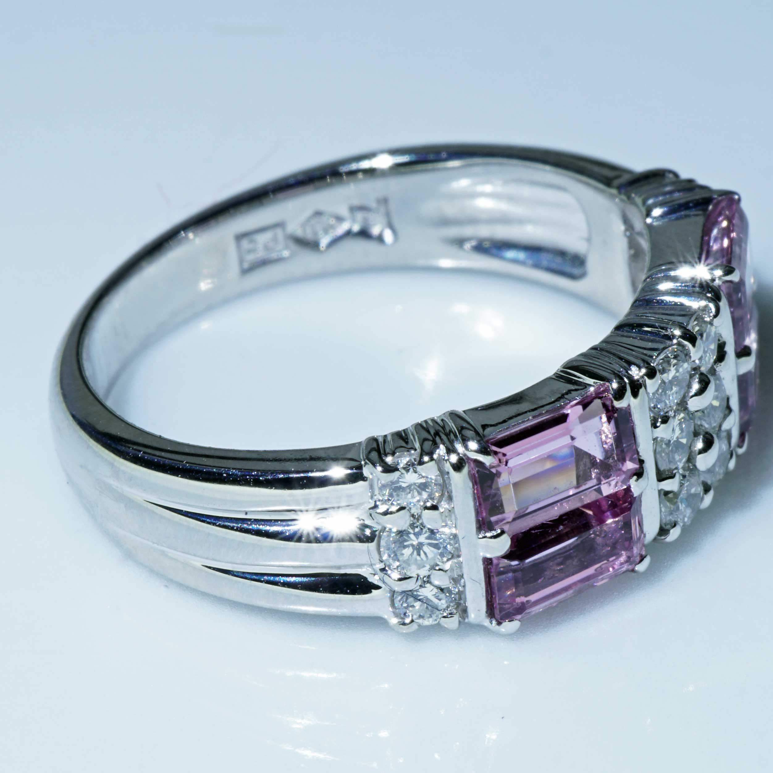 Pink Turmalin Brillant Ring 900er Platin 1.18 ct 0.34 ct ausgefallene Form mit geometrischer Struktur