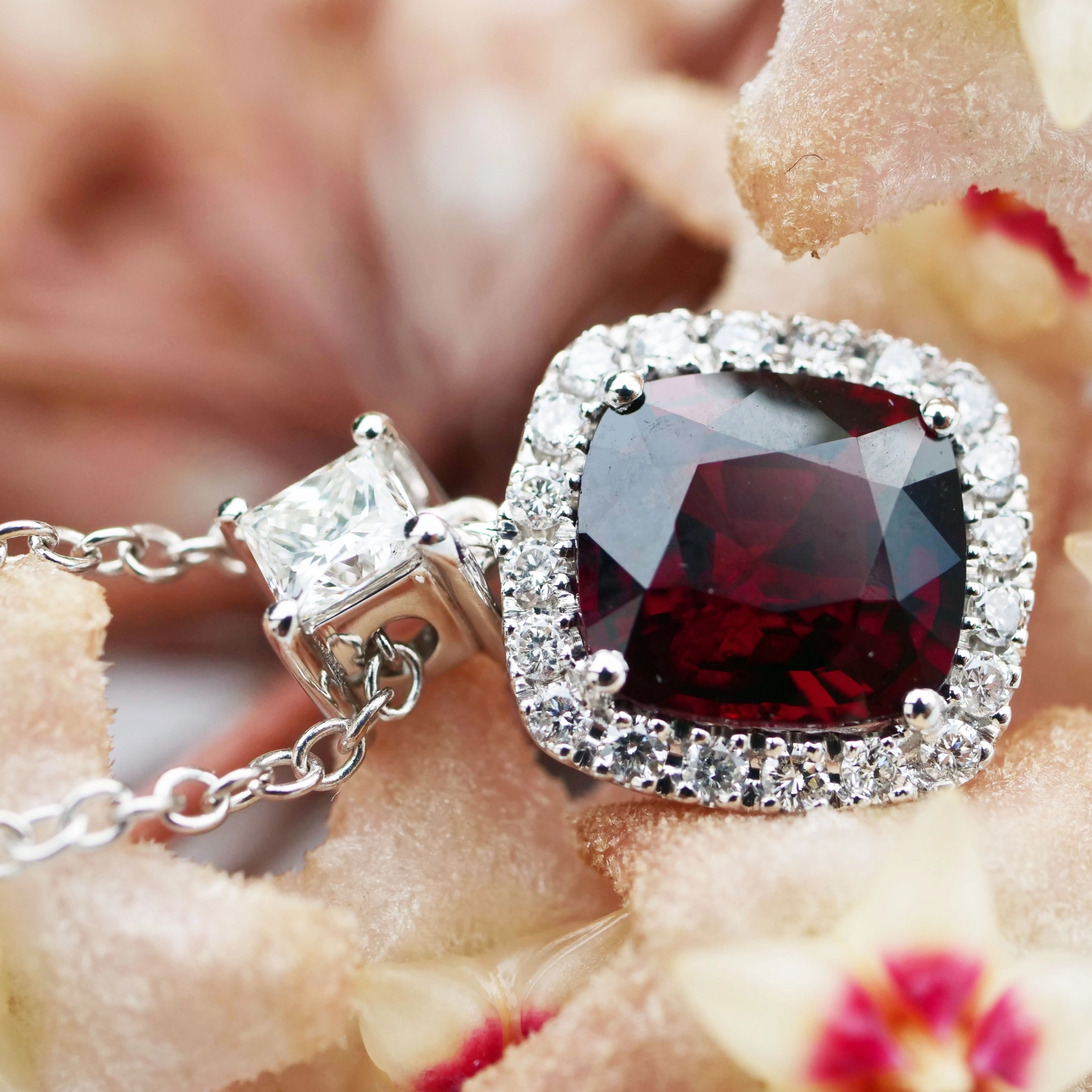 Spinell Diamant Collier 1.65 ct 0.40 ct Rot Burma 750er Weissgold...unglaubliche Lichtbrechung und B