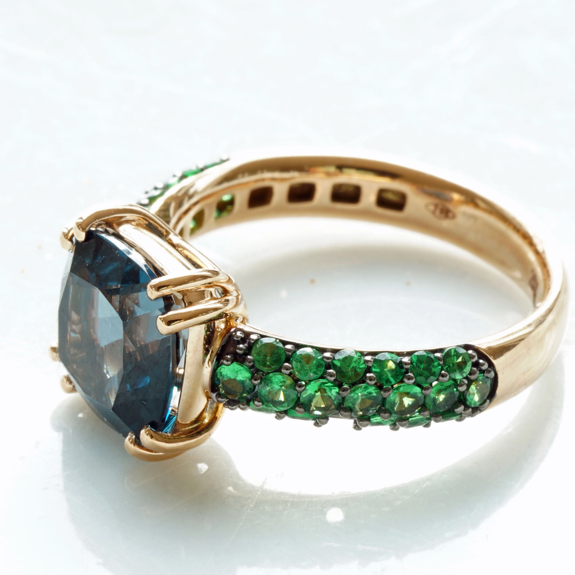 Blautopas Tsavorith Ring 750er Rosegold 3.63 ct 0.87 ct hochwertiges italienisches Design