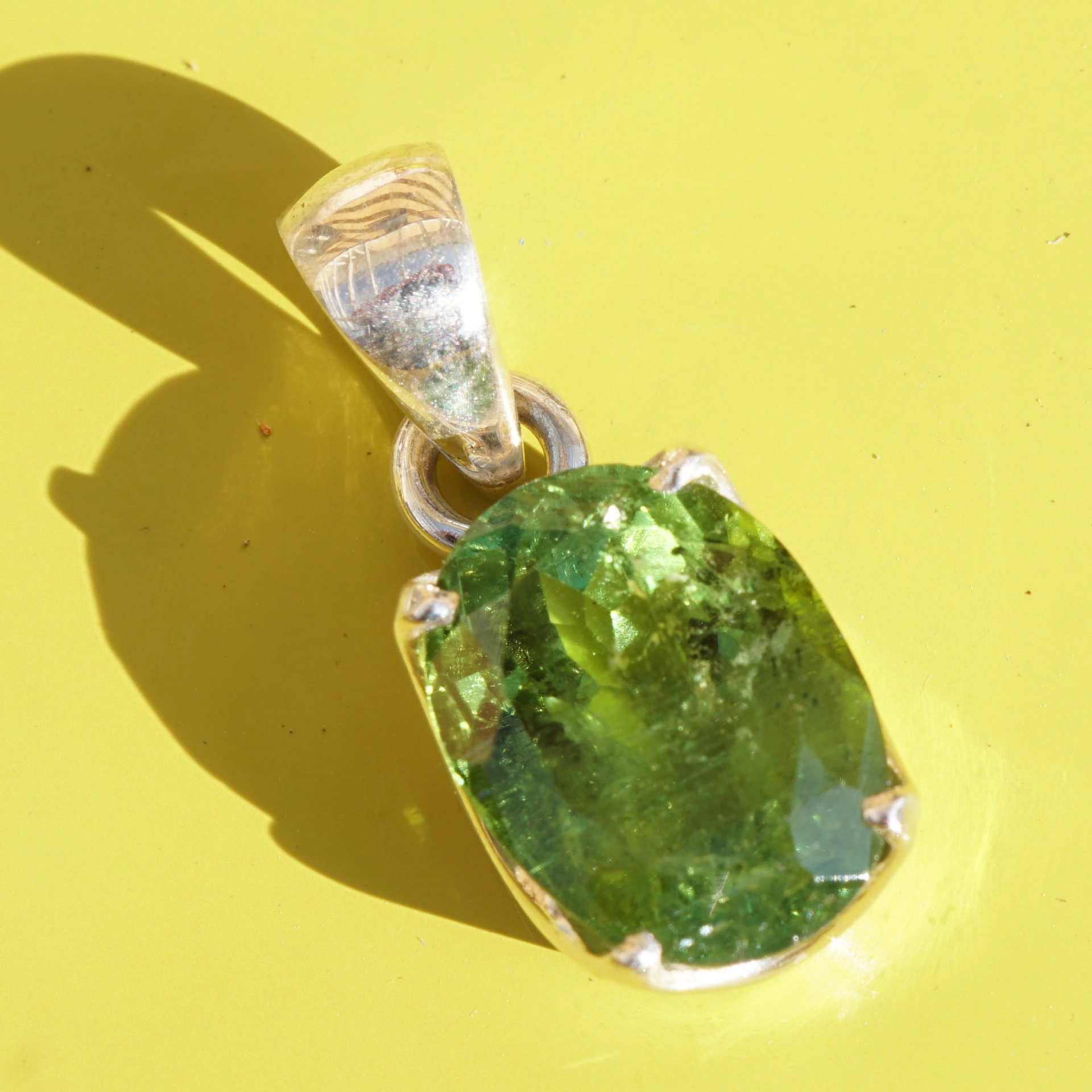 Peridot Anhänger in feiner Farbqualität ca. 5 ct ...grün,grüner, am grünsten
