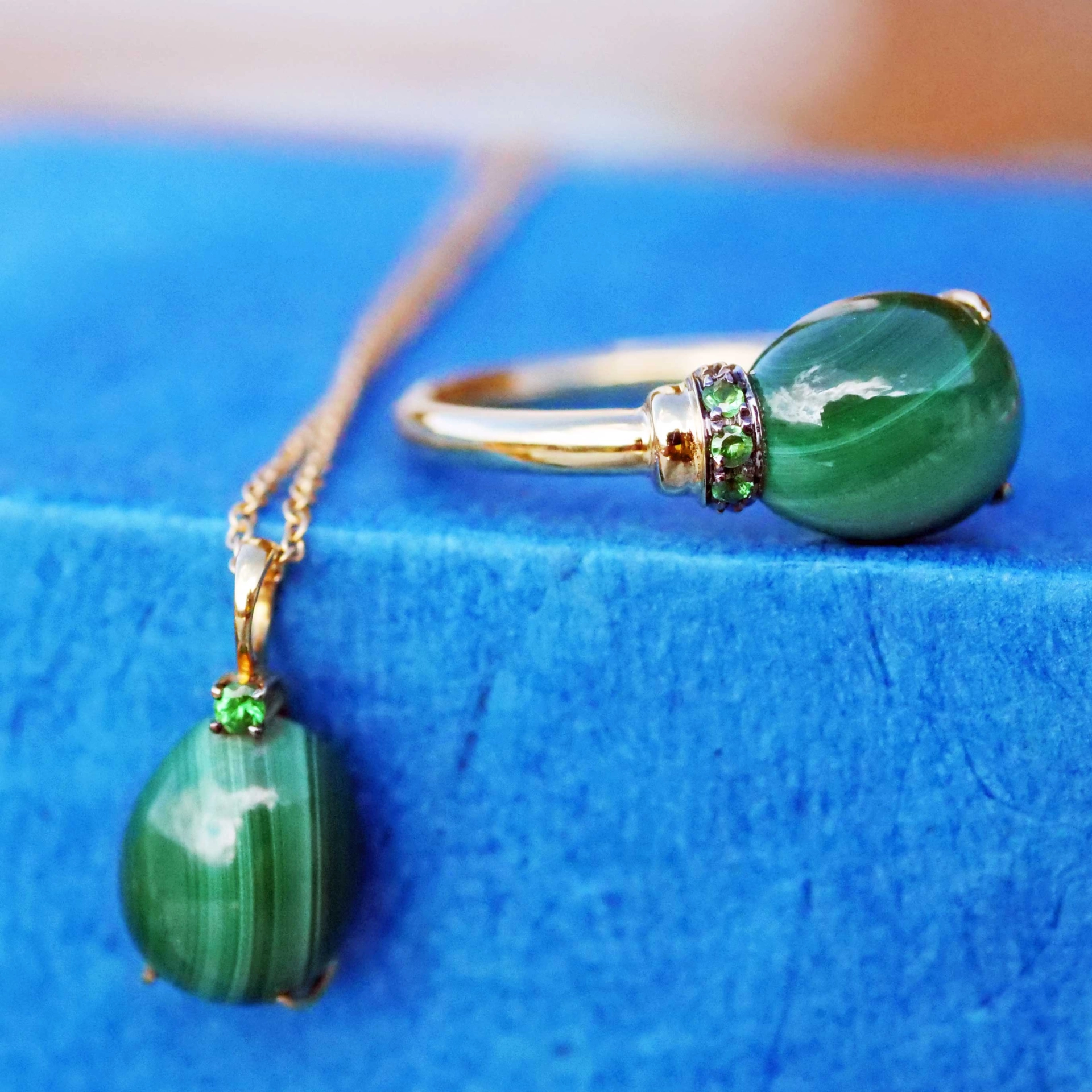 Malachit Tsavorith Anhänger Drop 750er Gelbgold entzückend 6.90 0 ct 0.04 ct mit Kette