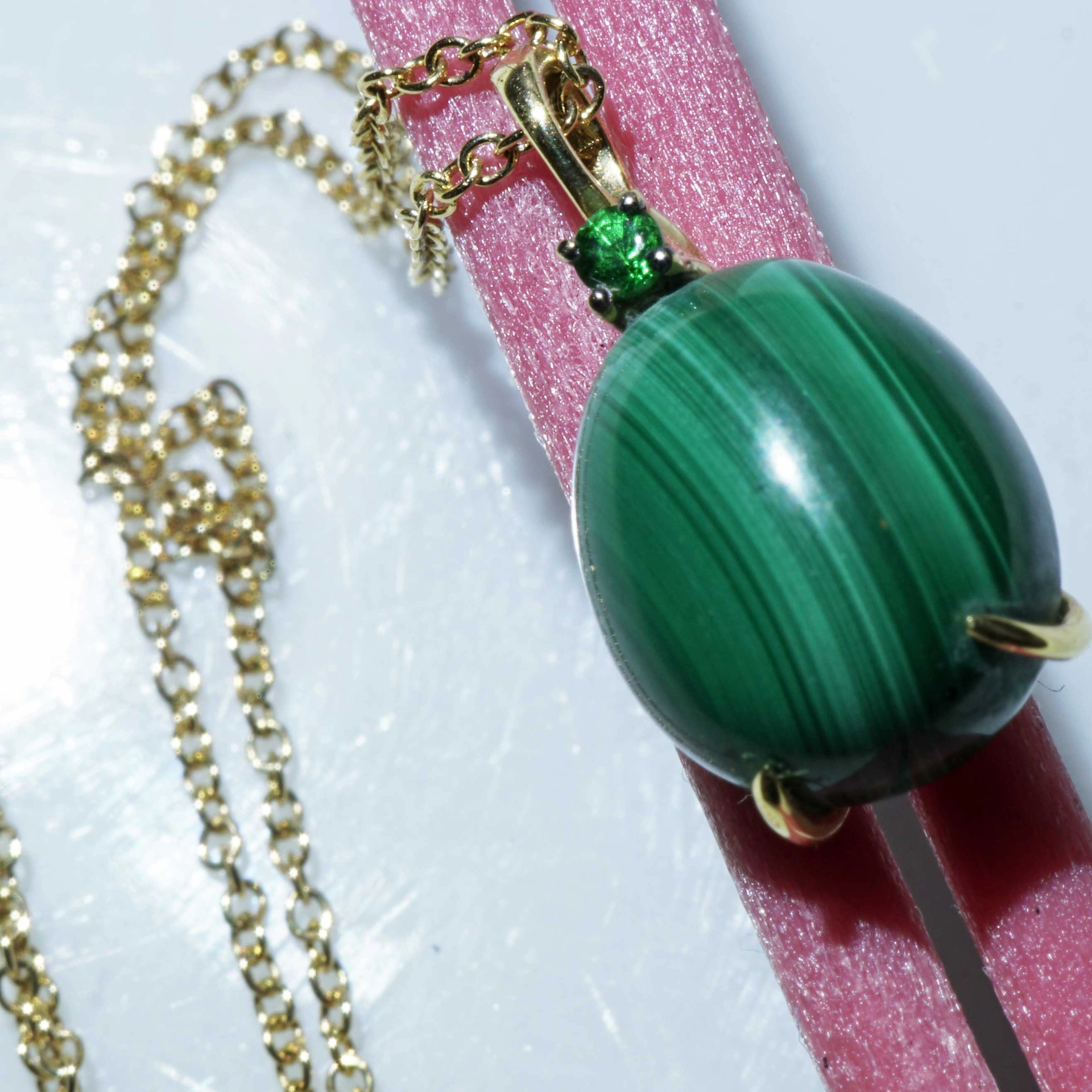 Malachit Tsavorith Anhänger Drop 750er Gelbgold entzückend 6.90 0 ct 0.04 ct mit Kette