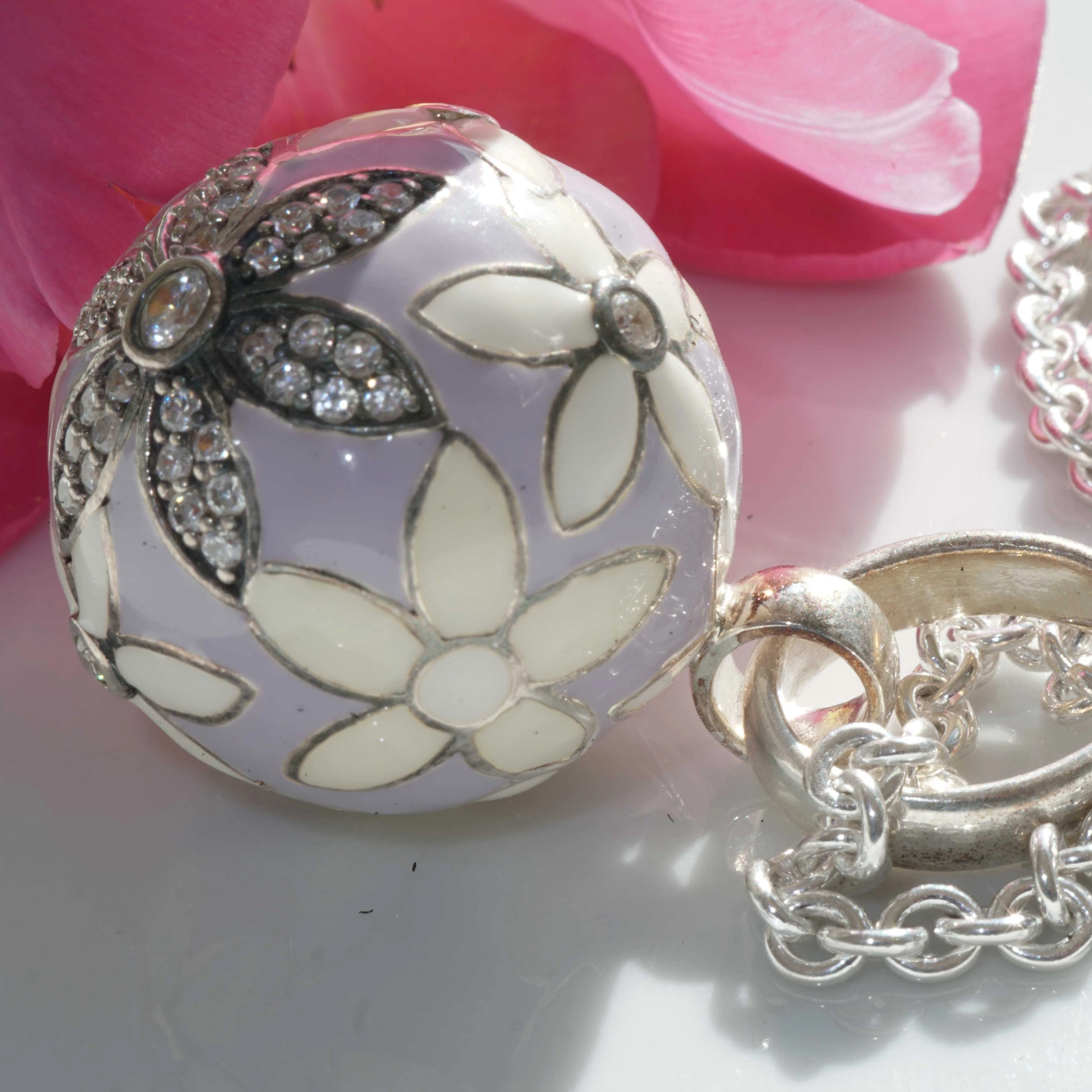 Original Chilango Anhänger im Stil Faberge Emaille Flower Flieder 925er Silber mit Steinbesatz